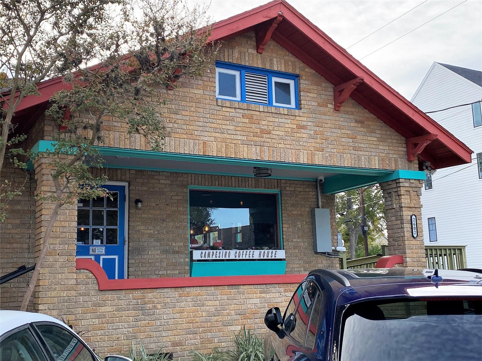 With a Walk Score of 95, there are so many nightlife spots, outstanding restaurants and coffee shops nearby. Just a few blocks away is Campesino Coffee House.