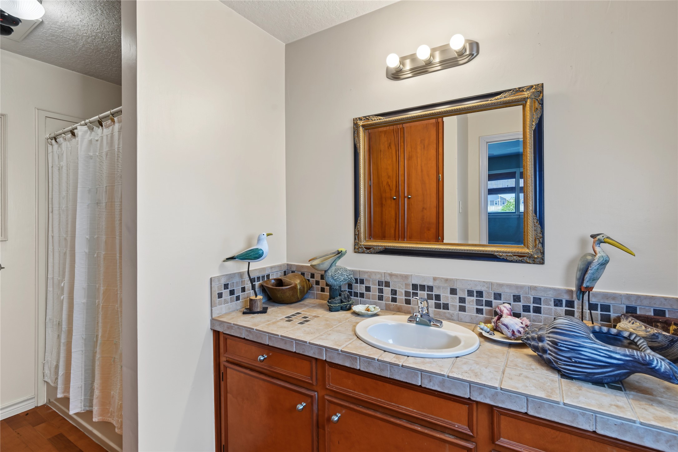 1187 Sailfish Street, Bayou Vista, TX 77563