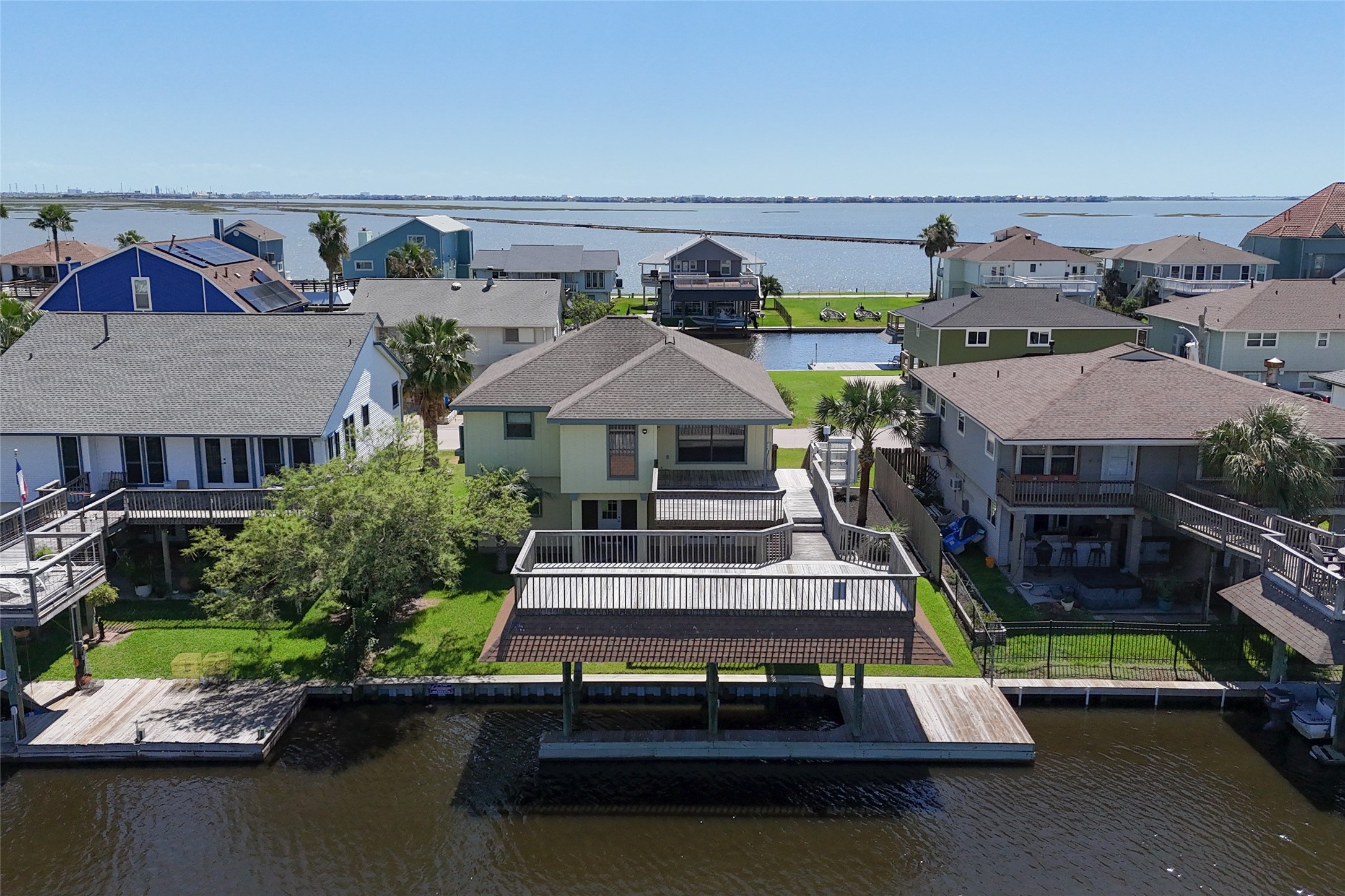 1187 Sailfish Street, Bayou Vista, TX 77563