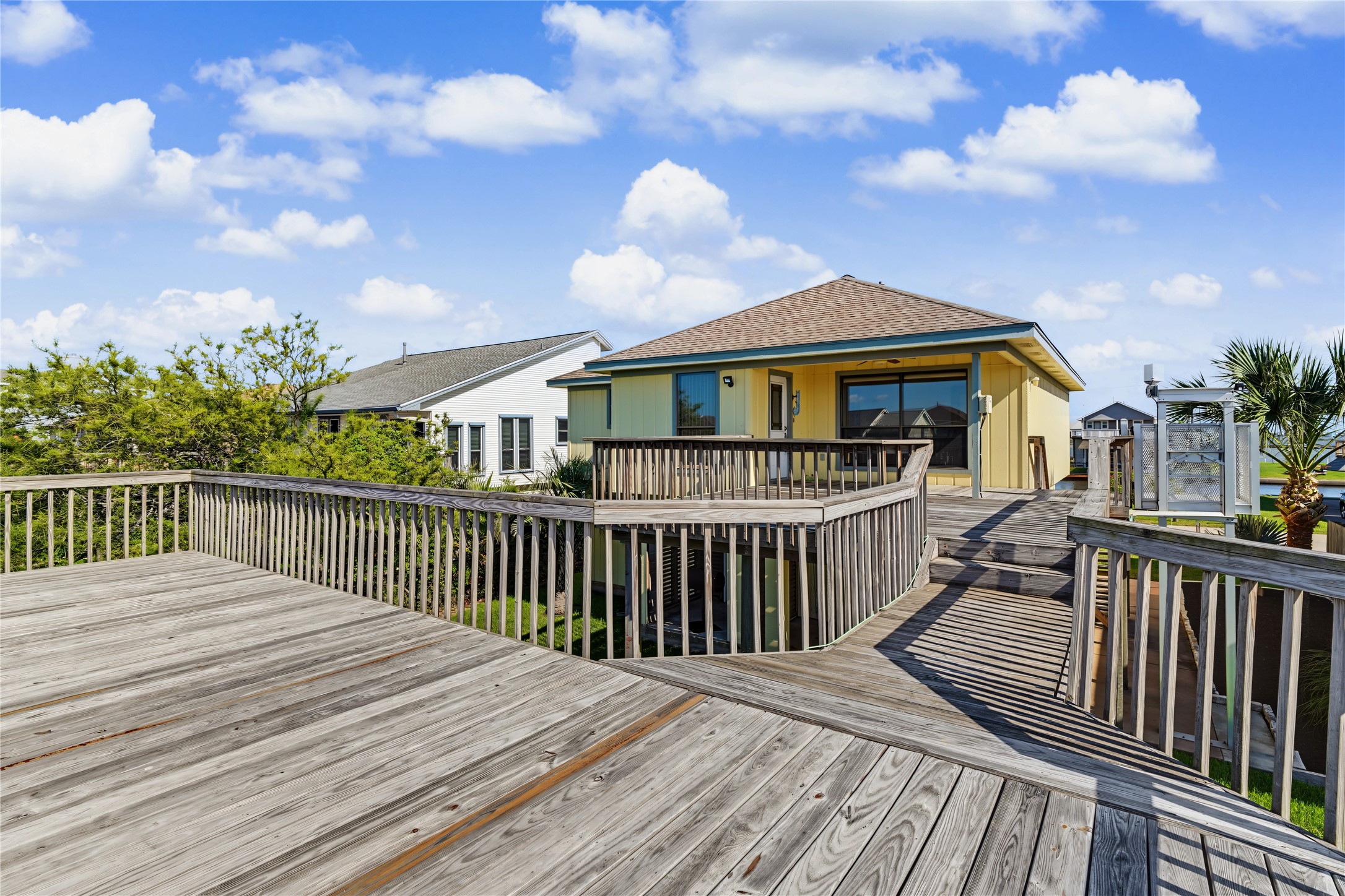 1187 Sailfish Street, Bayou Vista, TX 77563