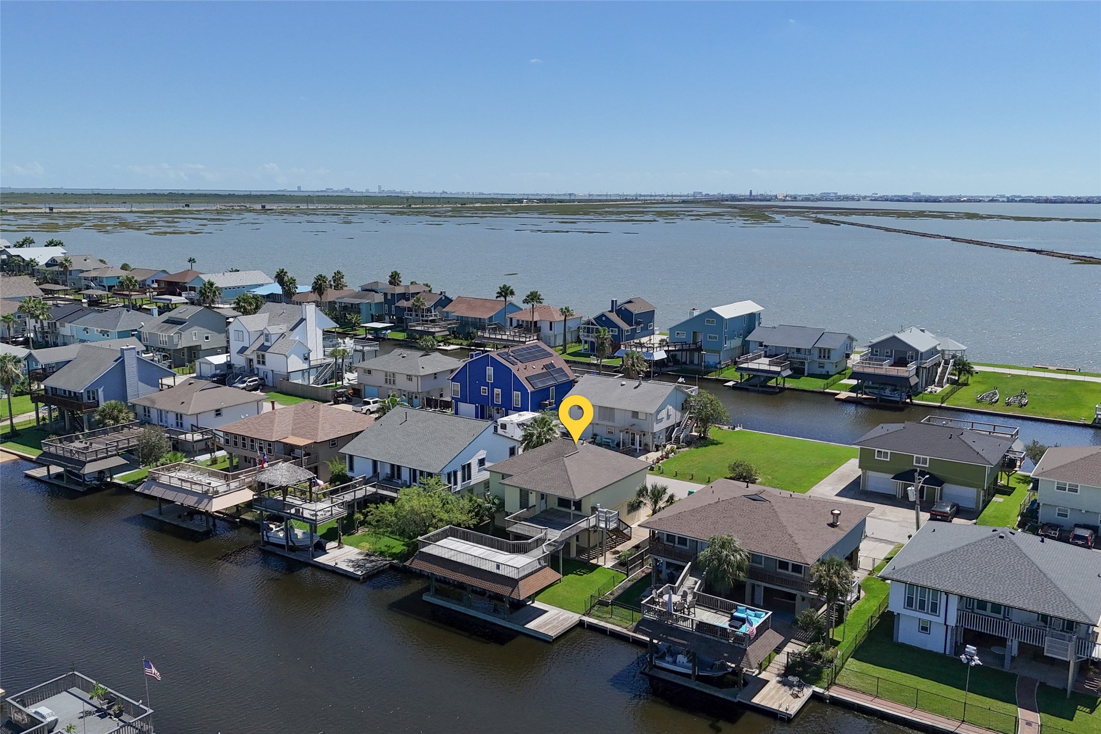 1187 Sailfish Street, Bayou Vista, TX 77563