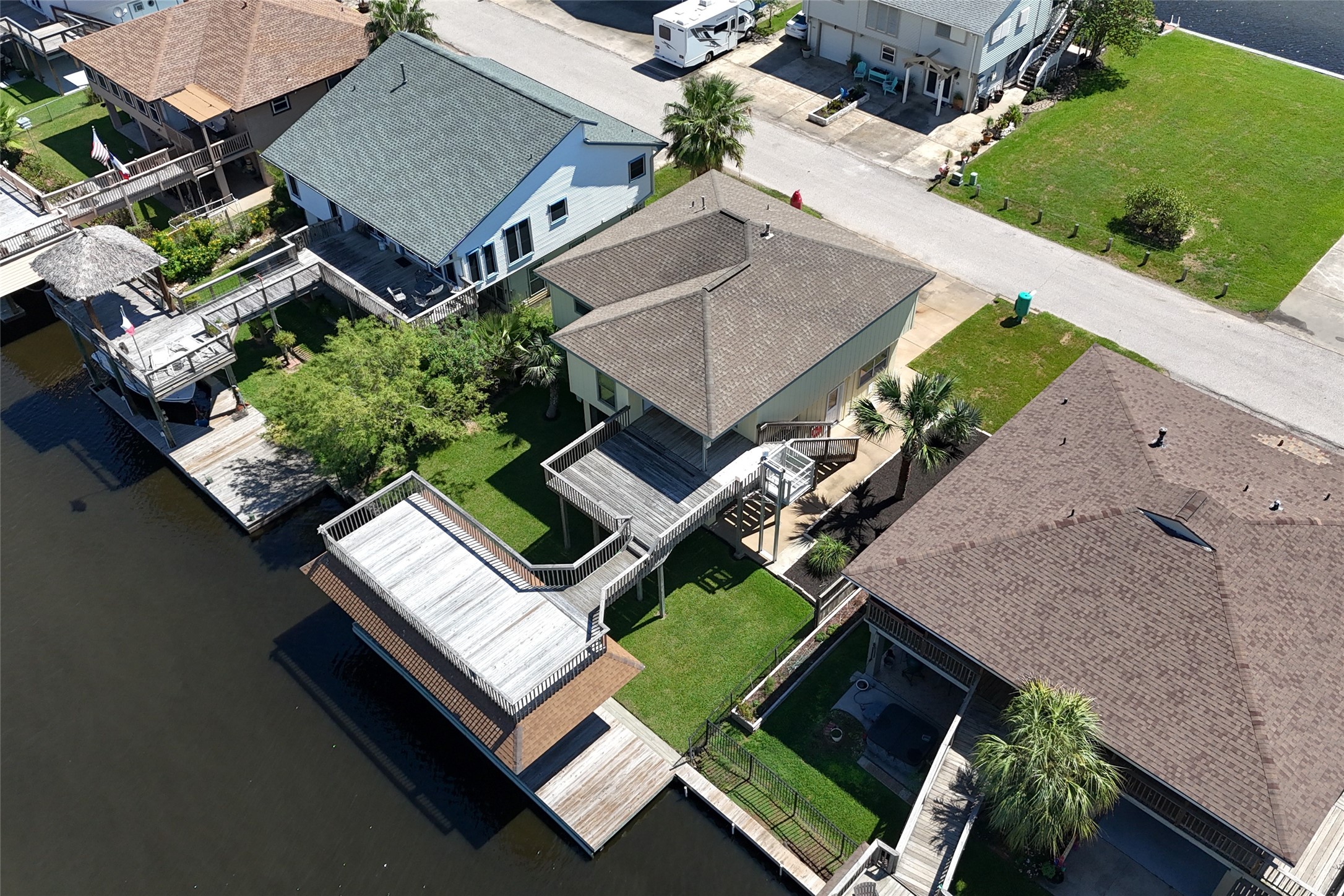 1187 Sailfish Street, Bayou Vista, TX 77563
