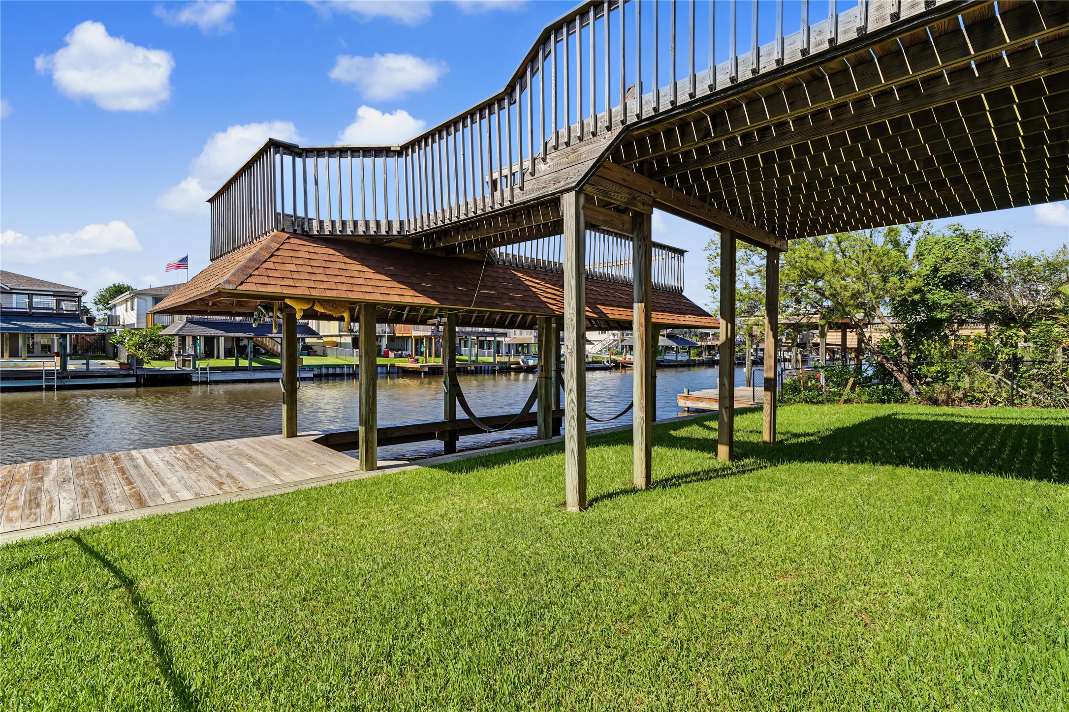 1187 Sailfish Street, Bayou Vista, TX 77563