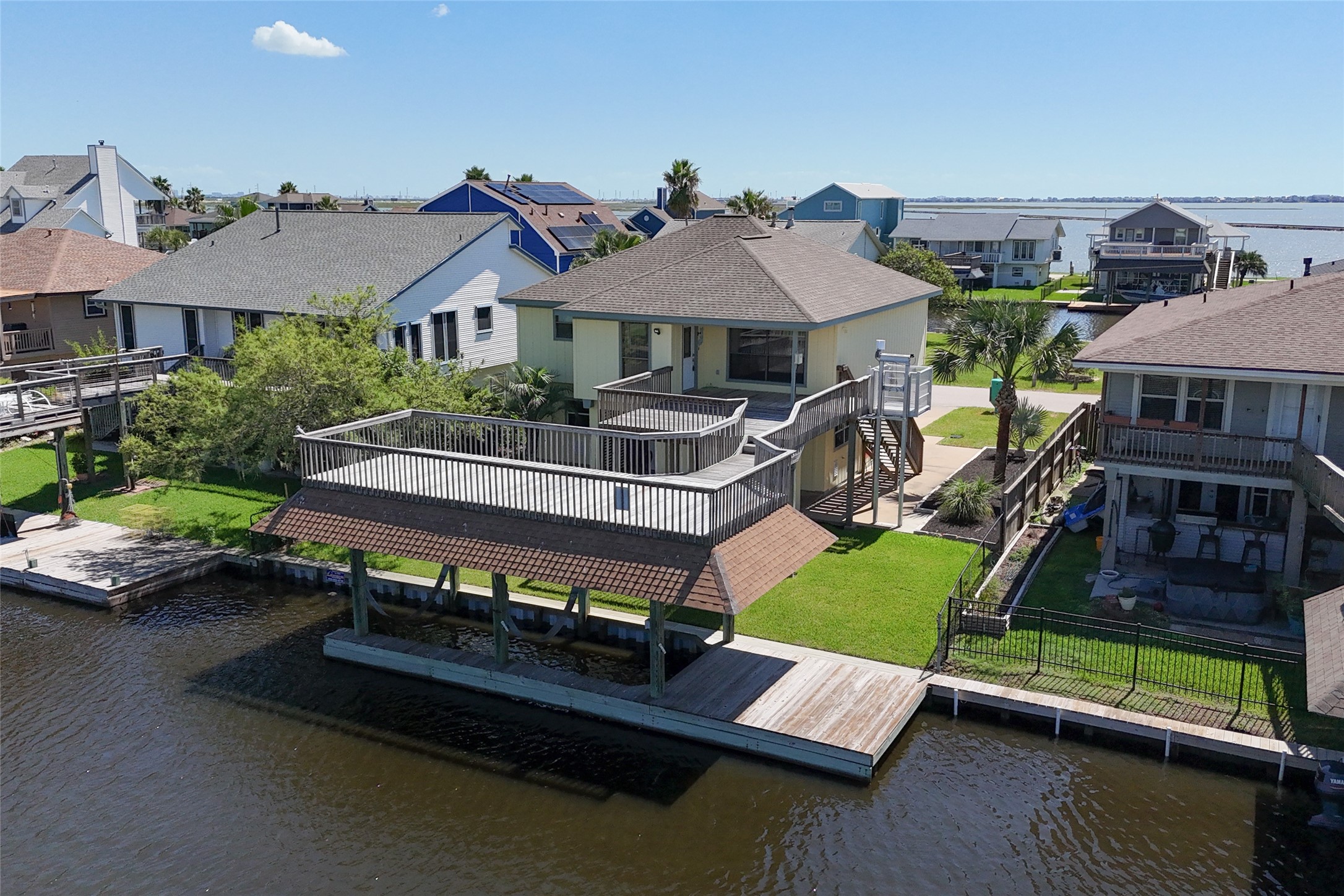 1187 Sailfish Street, Bayou Vista, TX 77563