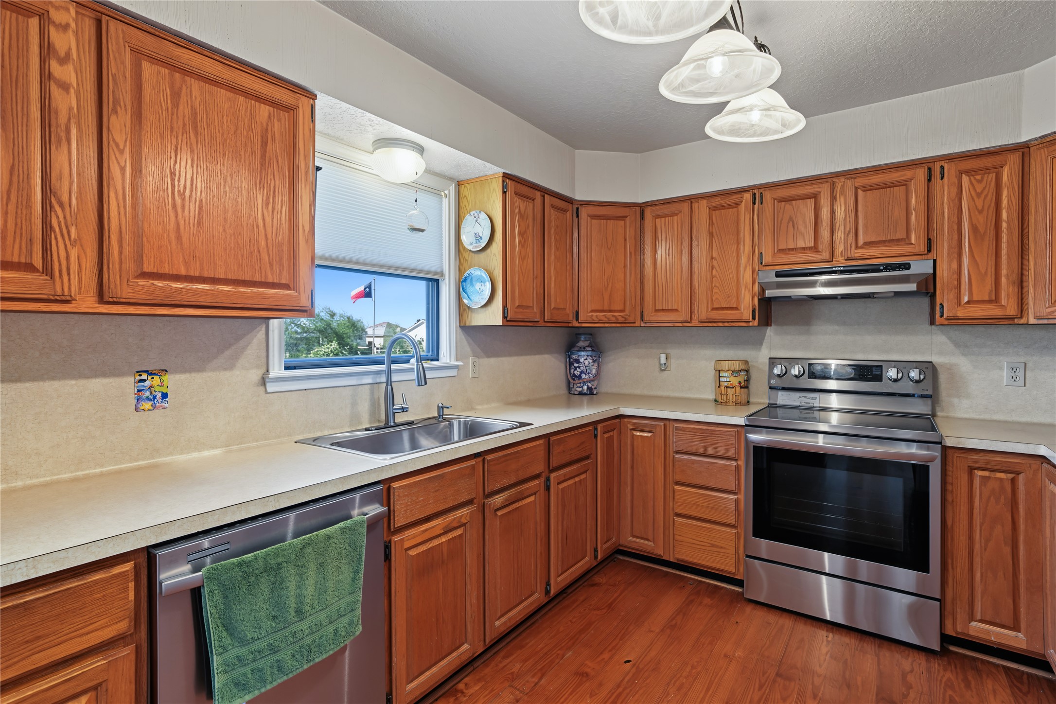 1187 Sailfish Street, Bayou Vista, TX 77563