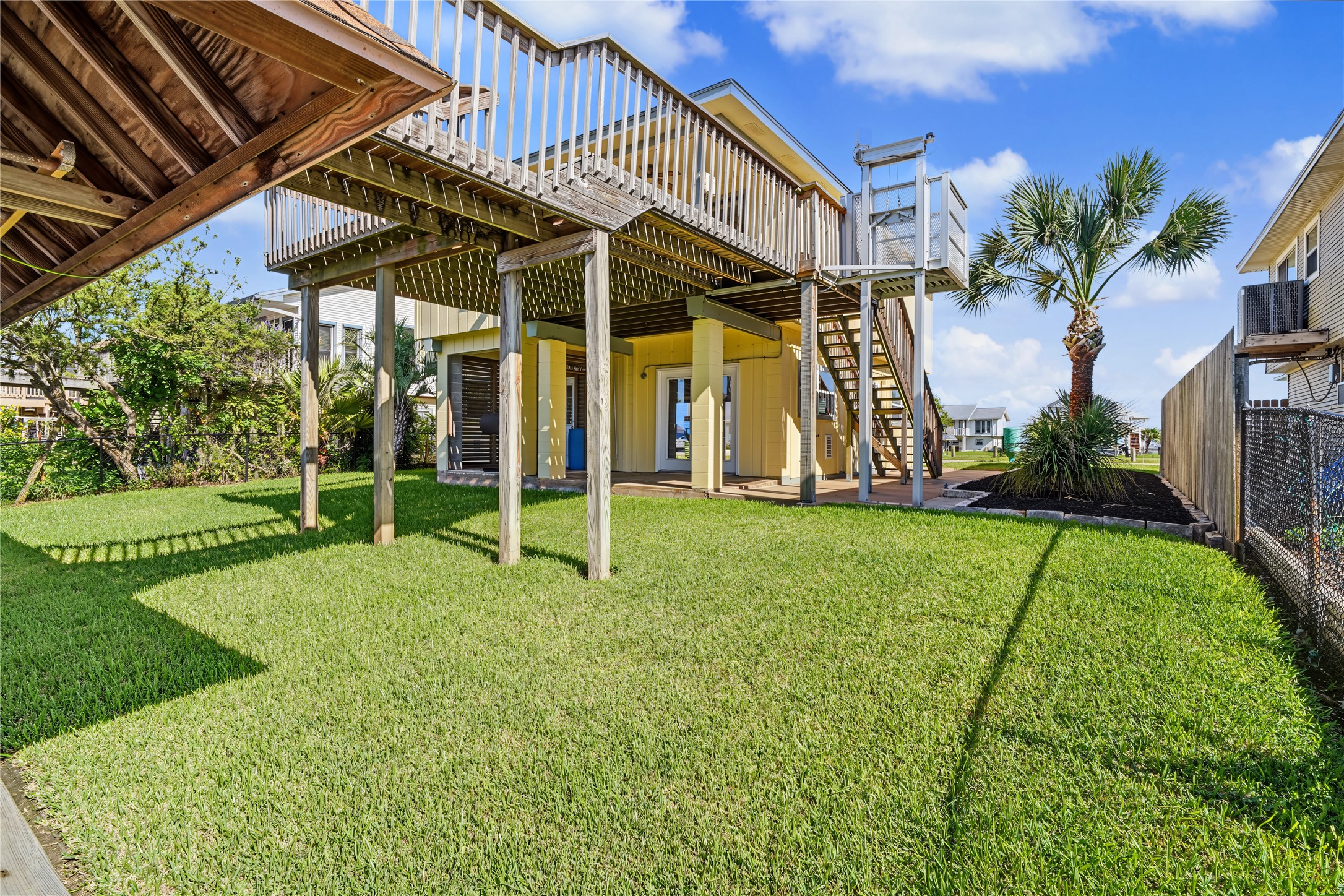 1187 Sailfish Street, Bayou Vista, TX 77563