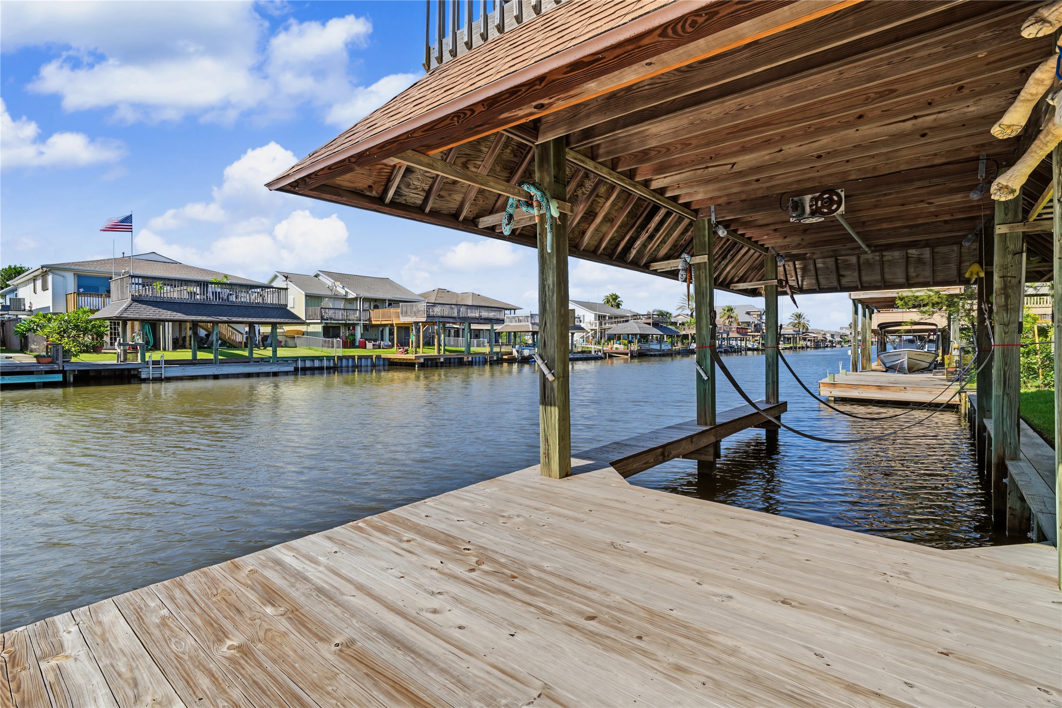 1187 Sailfish Street, Bayou Vista, TX 77563