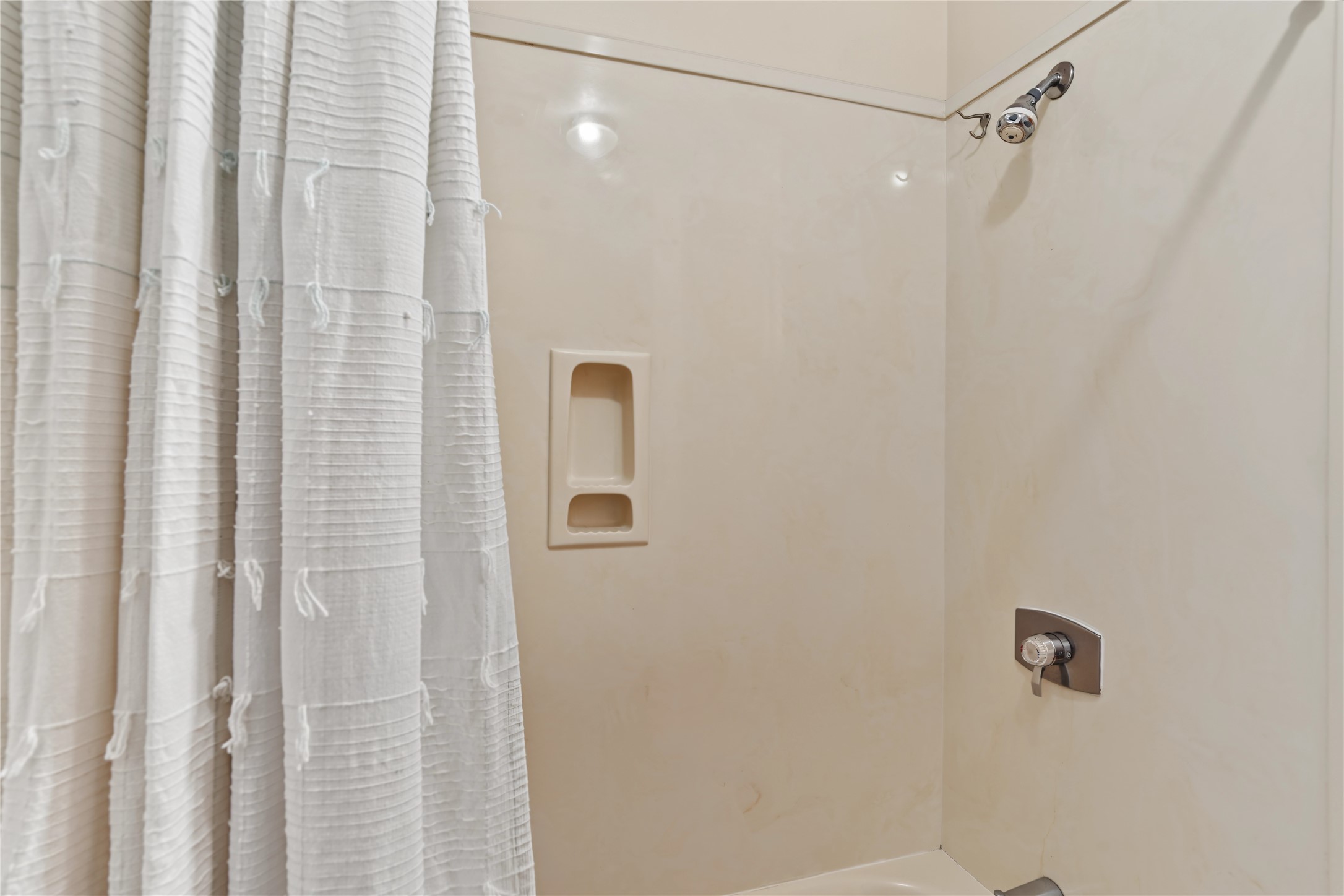 1187 Sailfish Street, Bayou Vista, TX 77563