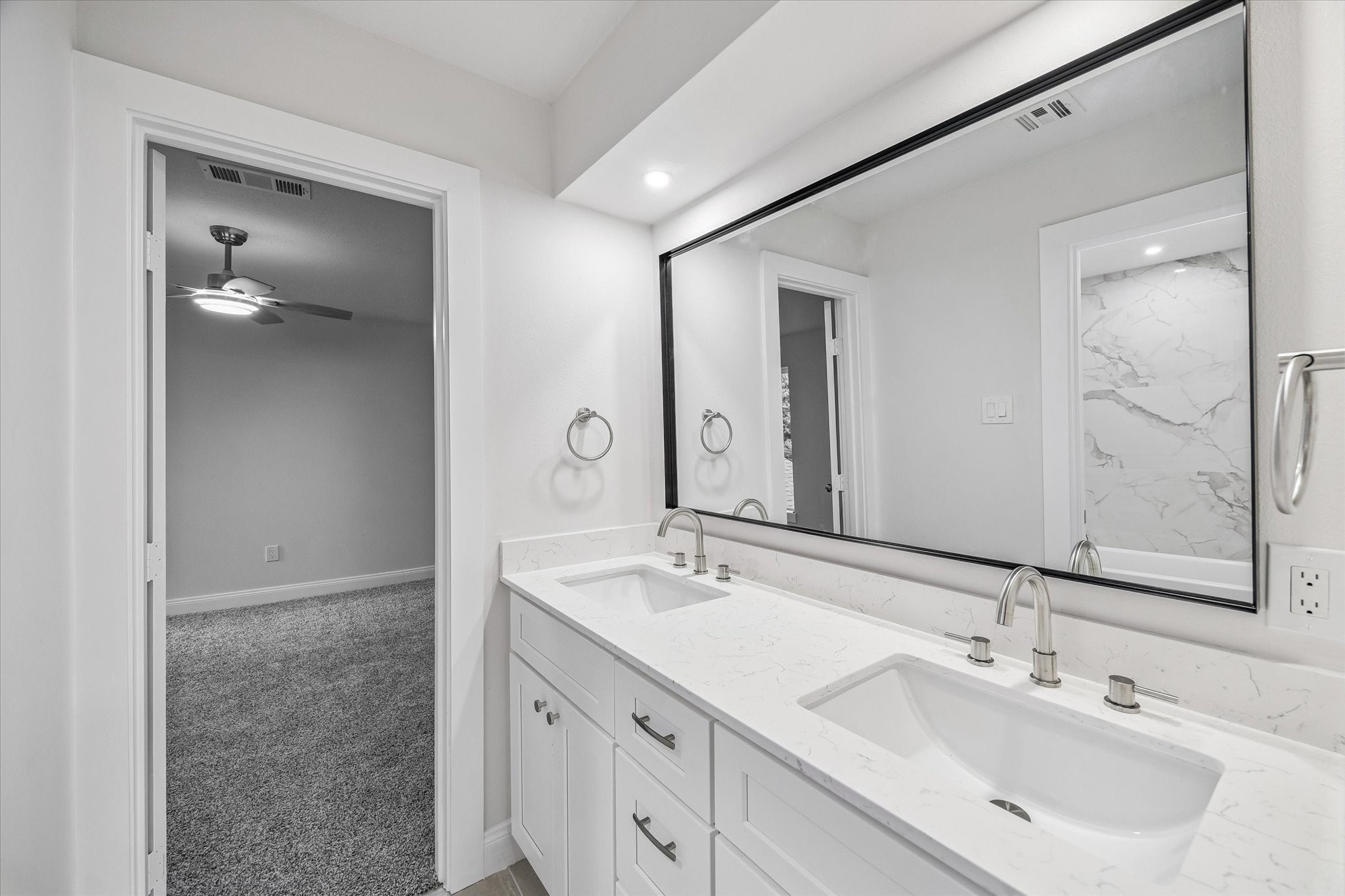 shared bathroom between bedroom 2 and 3.