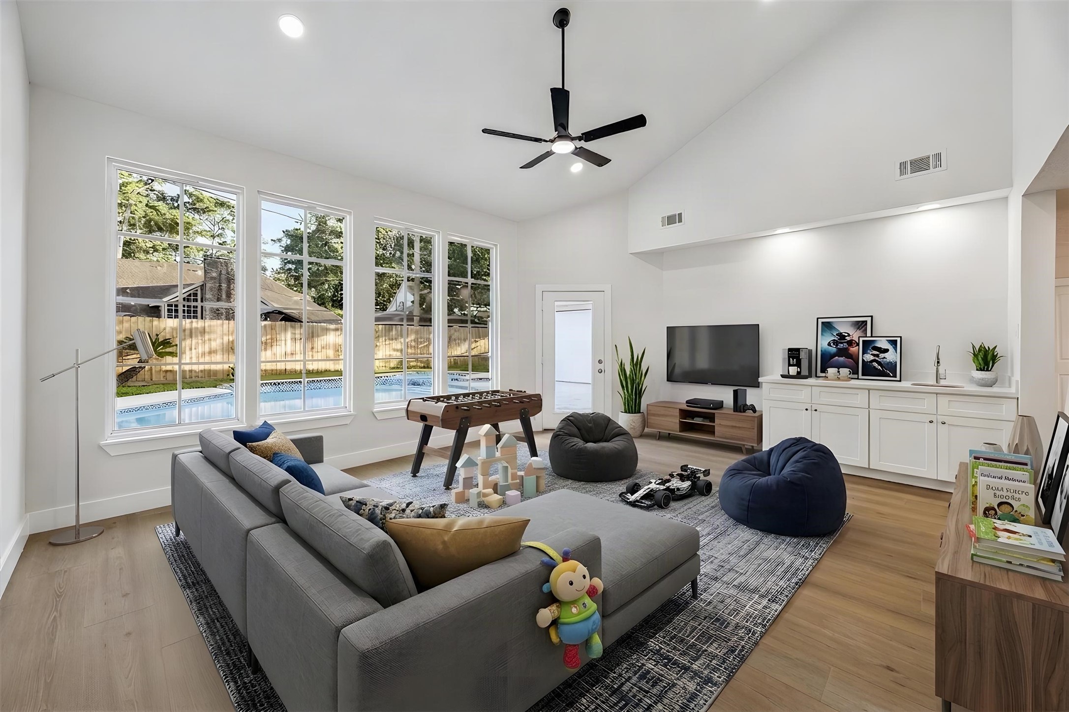 first floor flex space, in addition to a formal dining, breakfast and primary bedroom.