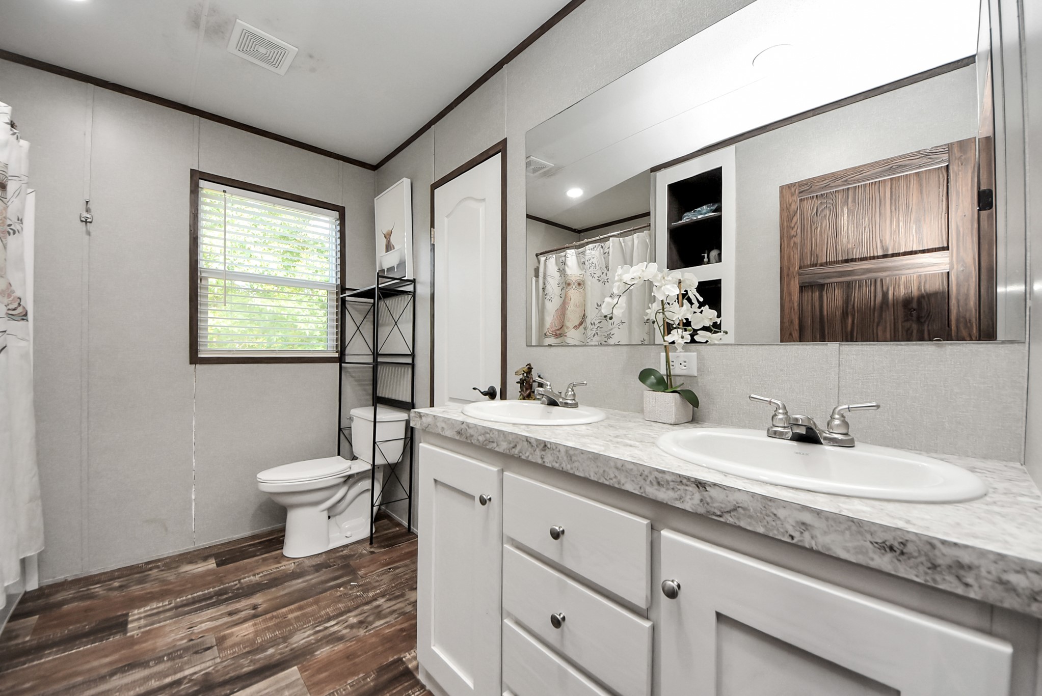 Secondary bathroom