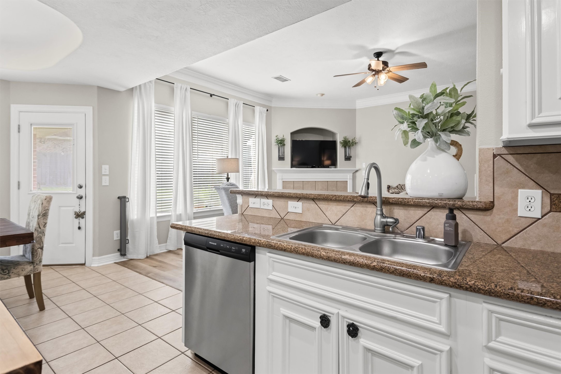12762 Point Aquarius Boulevard, Willis, TX 77318