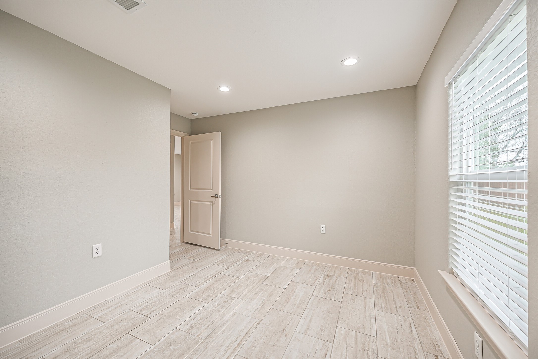 1408 W Highway 6, Alvin, TX 77511