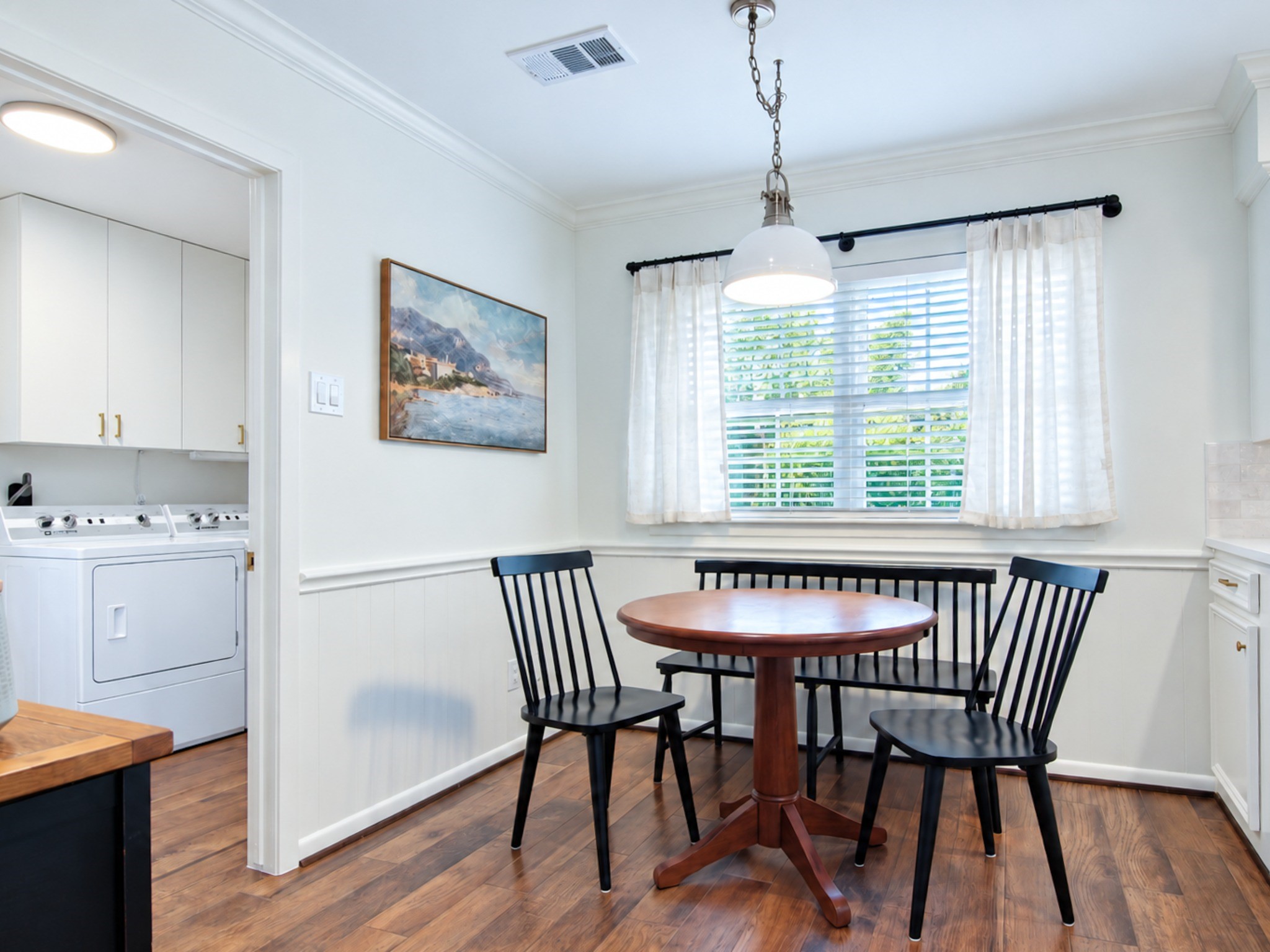 Charming breakfast nook!
