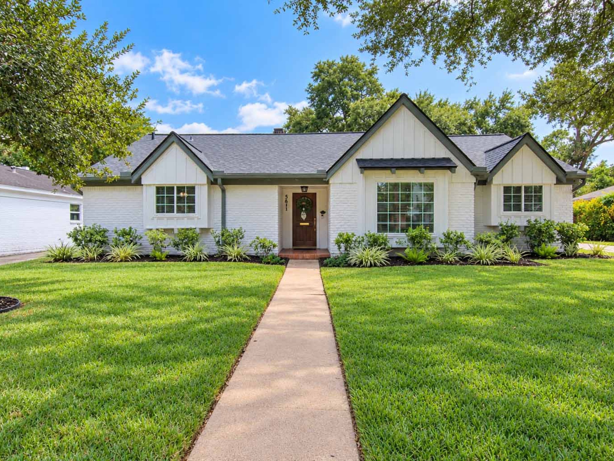 Welcome to 1704 Cheena Drive! Welcome to 1704 Cheena Drive!