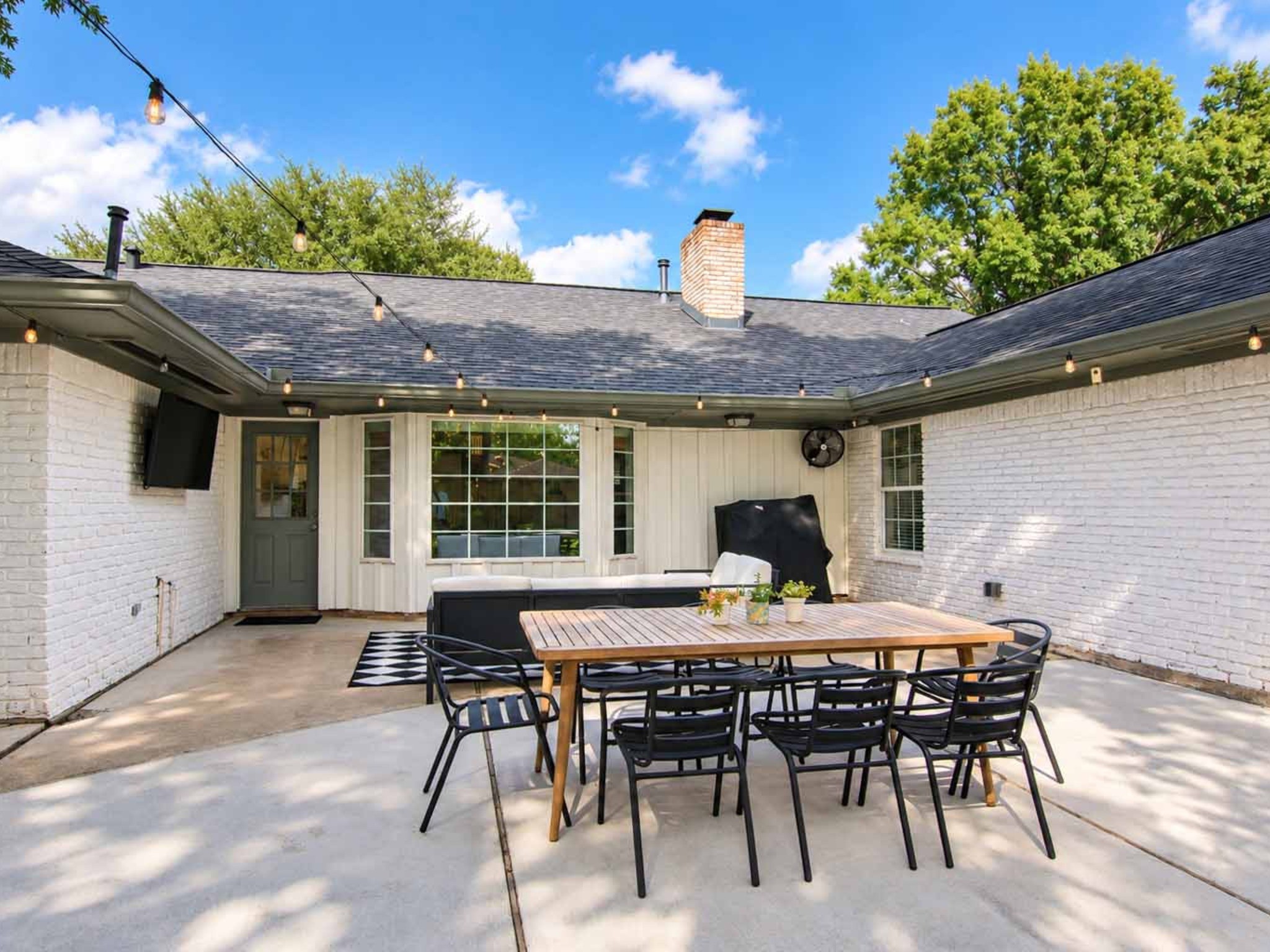 An awesome back patio for entertaining!