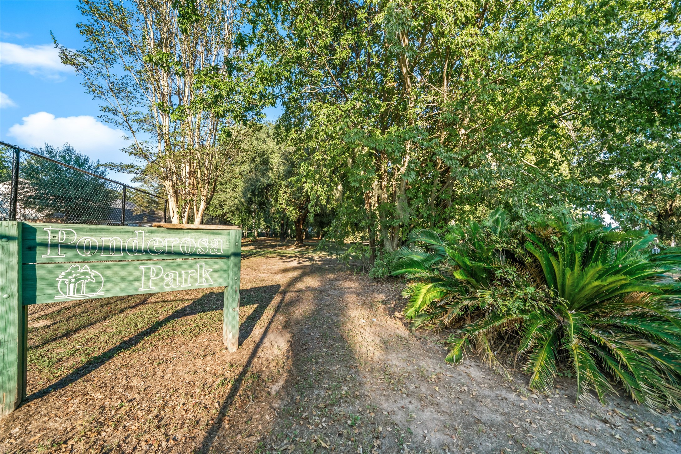 1806 Saddlecreek Drive, Houston, TX 77090