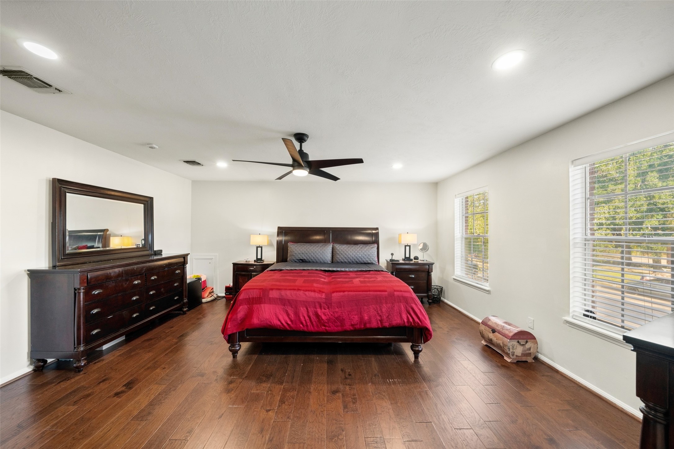 1806 Saddlecreek Drive, Houston, TX 77090