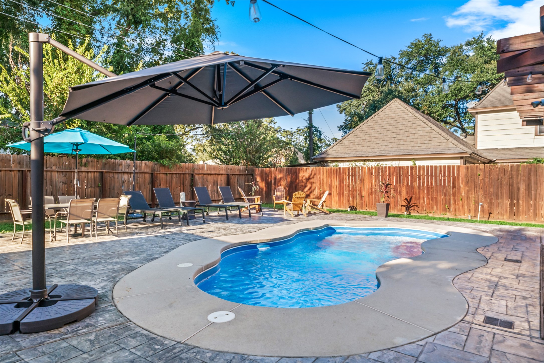 1806 Saddlecreek Drive, Houston, TX 77090