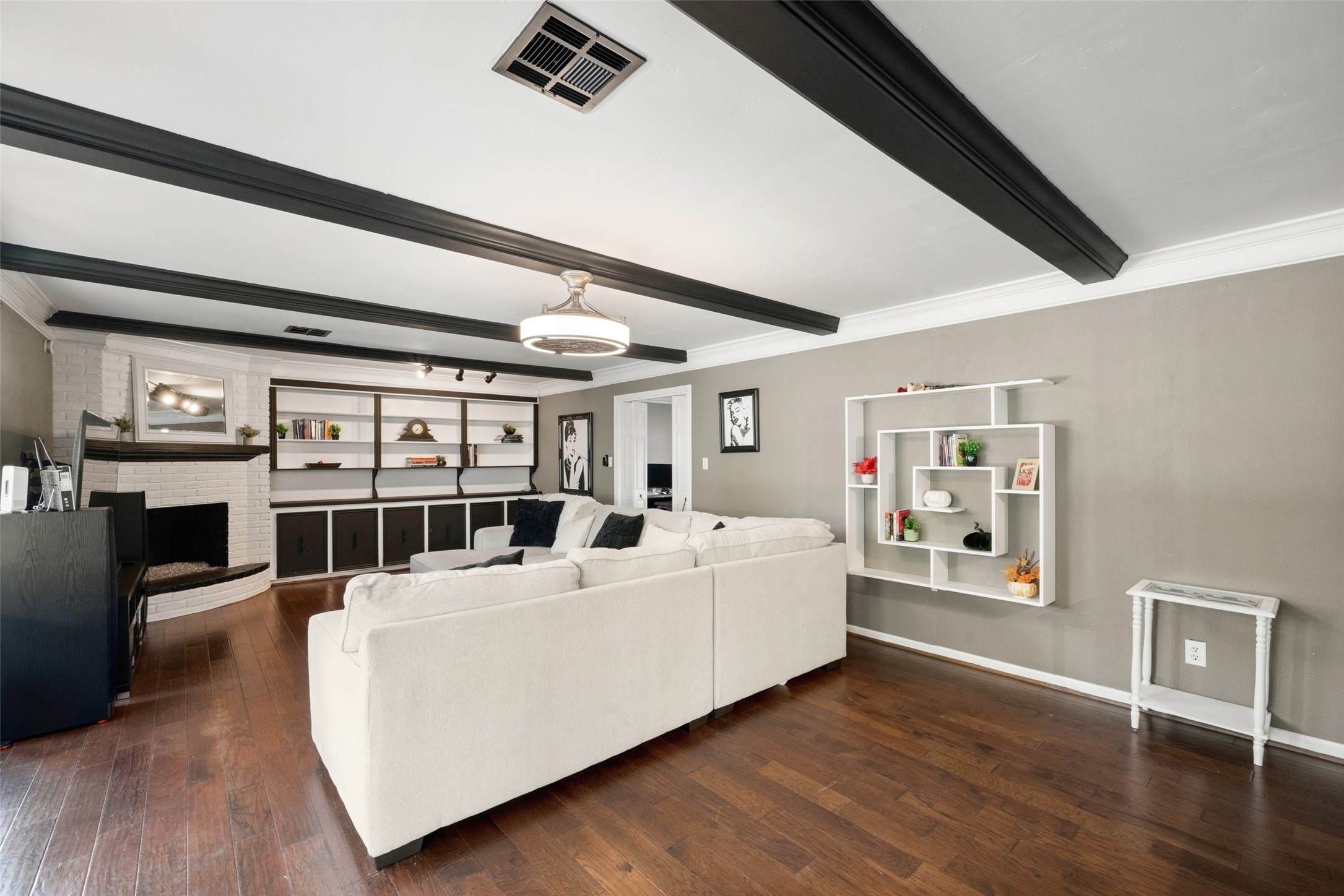 1806 Saddlecreek Drive, Houston, TX 77090
