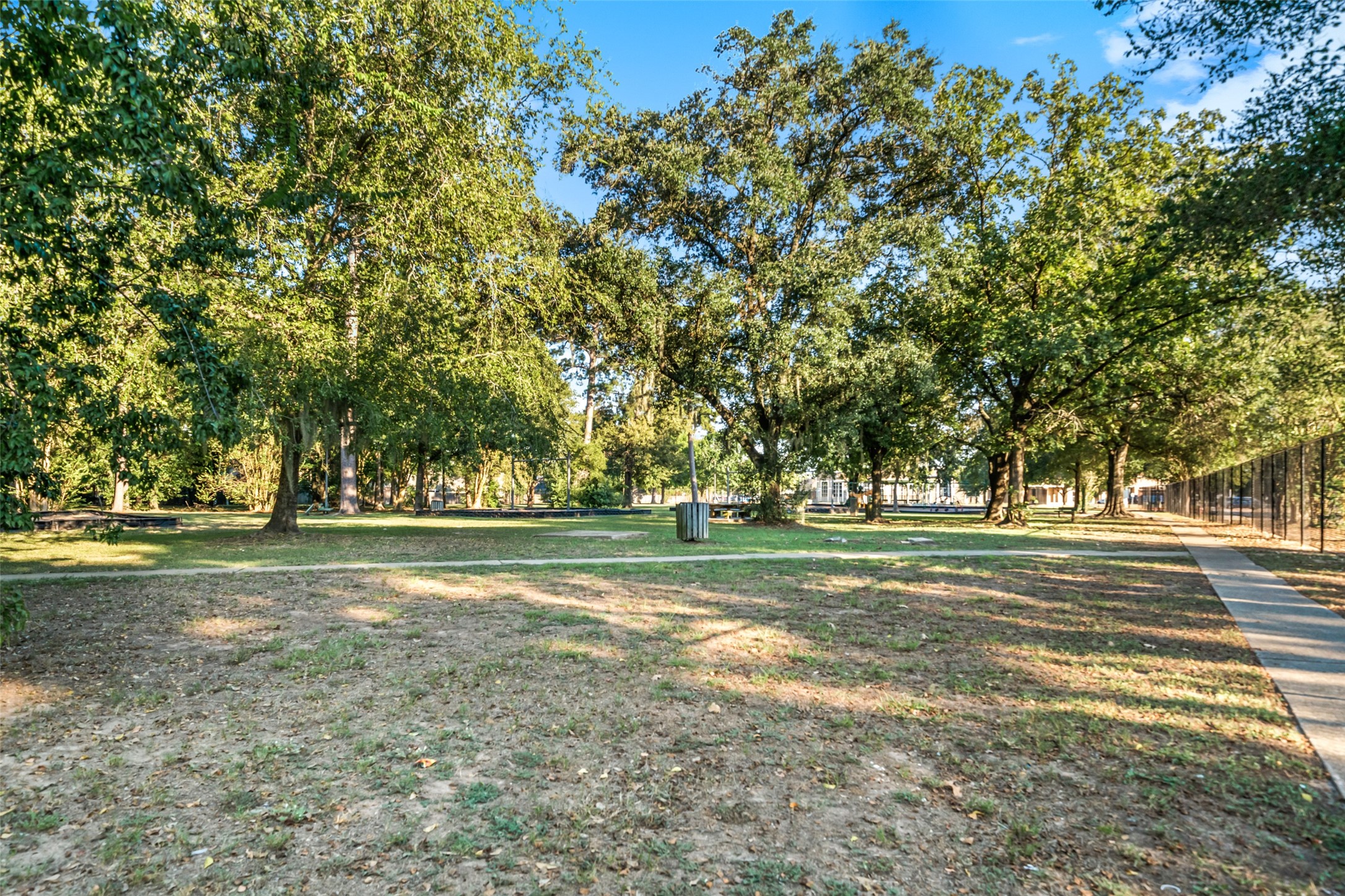 1806 Saddlecreek Drive, Houston, TX 77090
