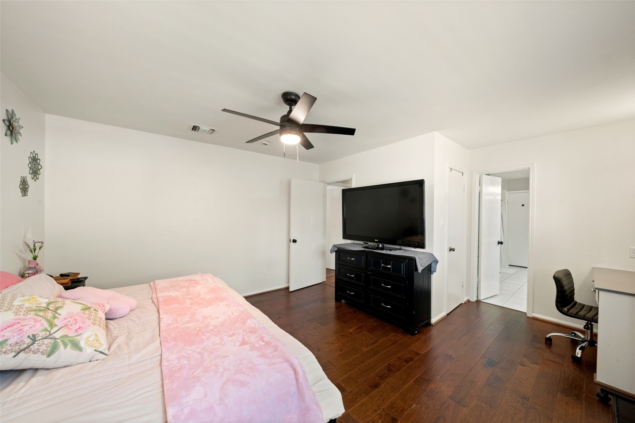 1806 Saddlecreek Drive, Houston, TX 77090
