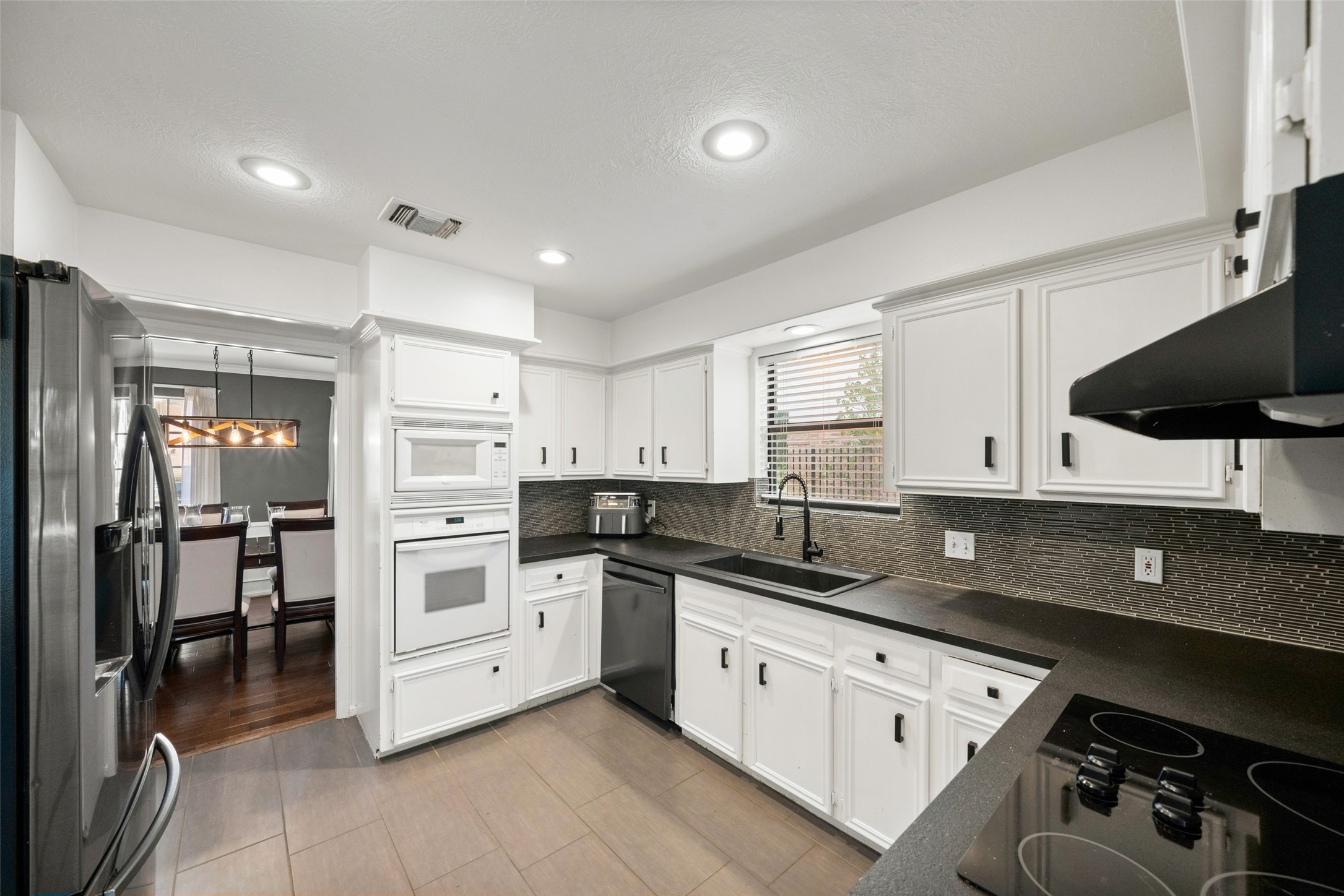 1806 Saddlecreek Drive, Houston, TX 77090 1806 Saddlecreek Drive, Houston, TX 77090