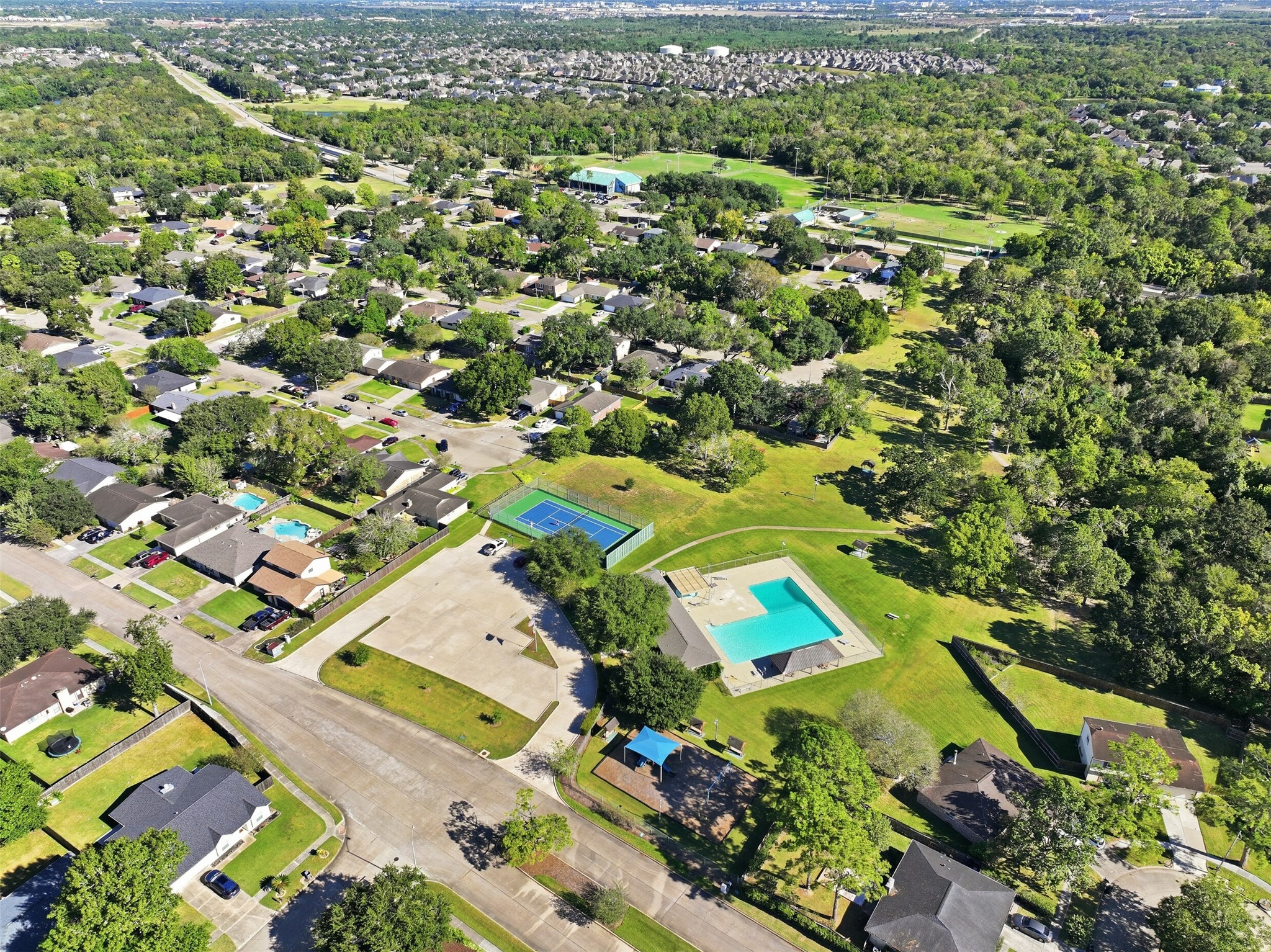 6129 Creekside Lane, League City, TX 77573