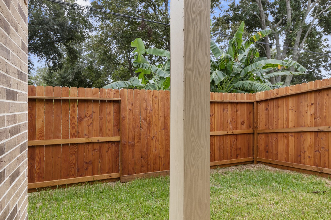 142A College Street, Fresno, TX 77545