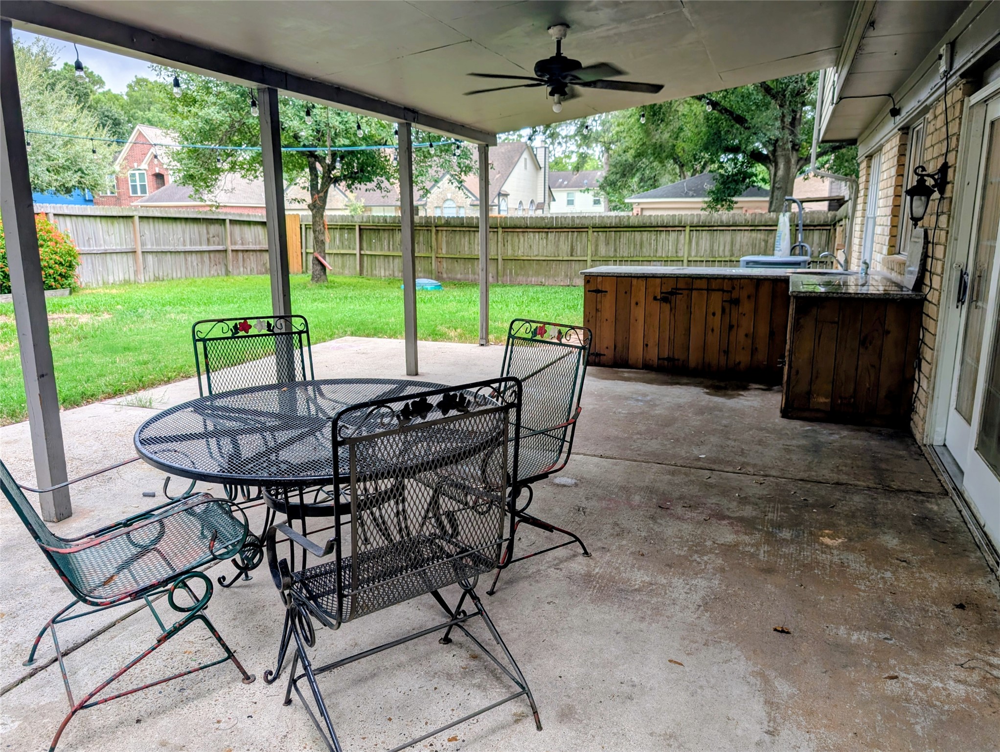 Outdoor Patio with Kitchen