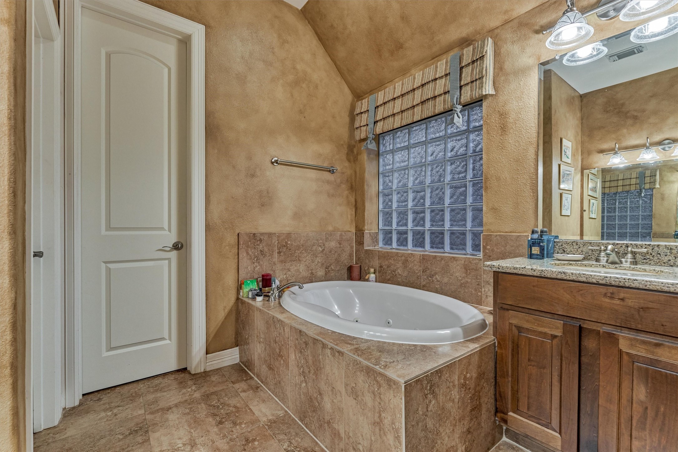 165 Silverwood Ranch Drive, Shenandoah, TX 77384