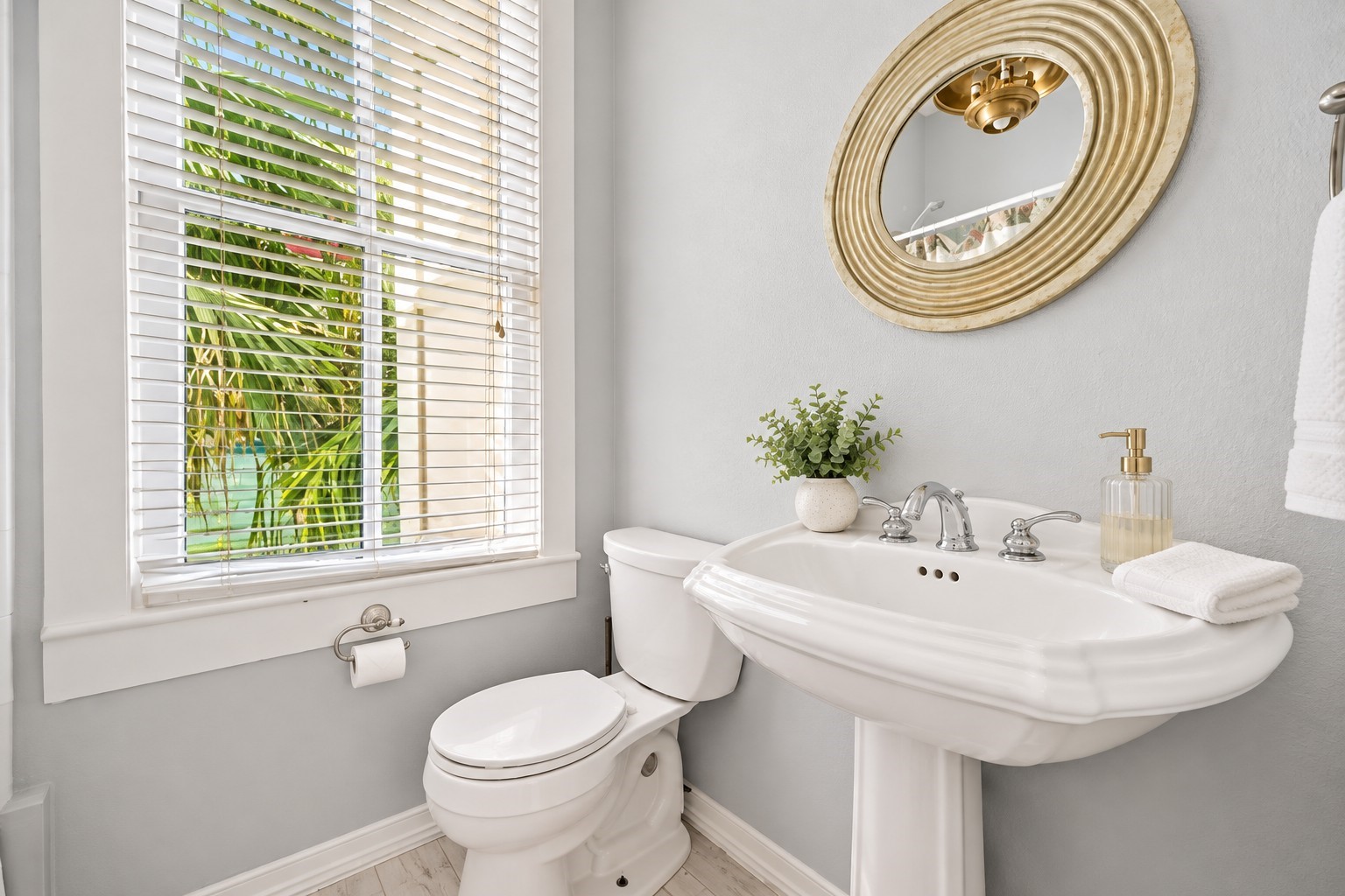 Second-Floor Full Bathroom: Conveniently located between the kitchen and main living area, this second-floor full bathroom features a tub/shower combination, pedestal sink, decorative mirror, and natural light, offering comfort and convenience for family and vacation guests.



Make the bathroom description more MLS-readyShorten the description for MLS remarks