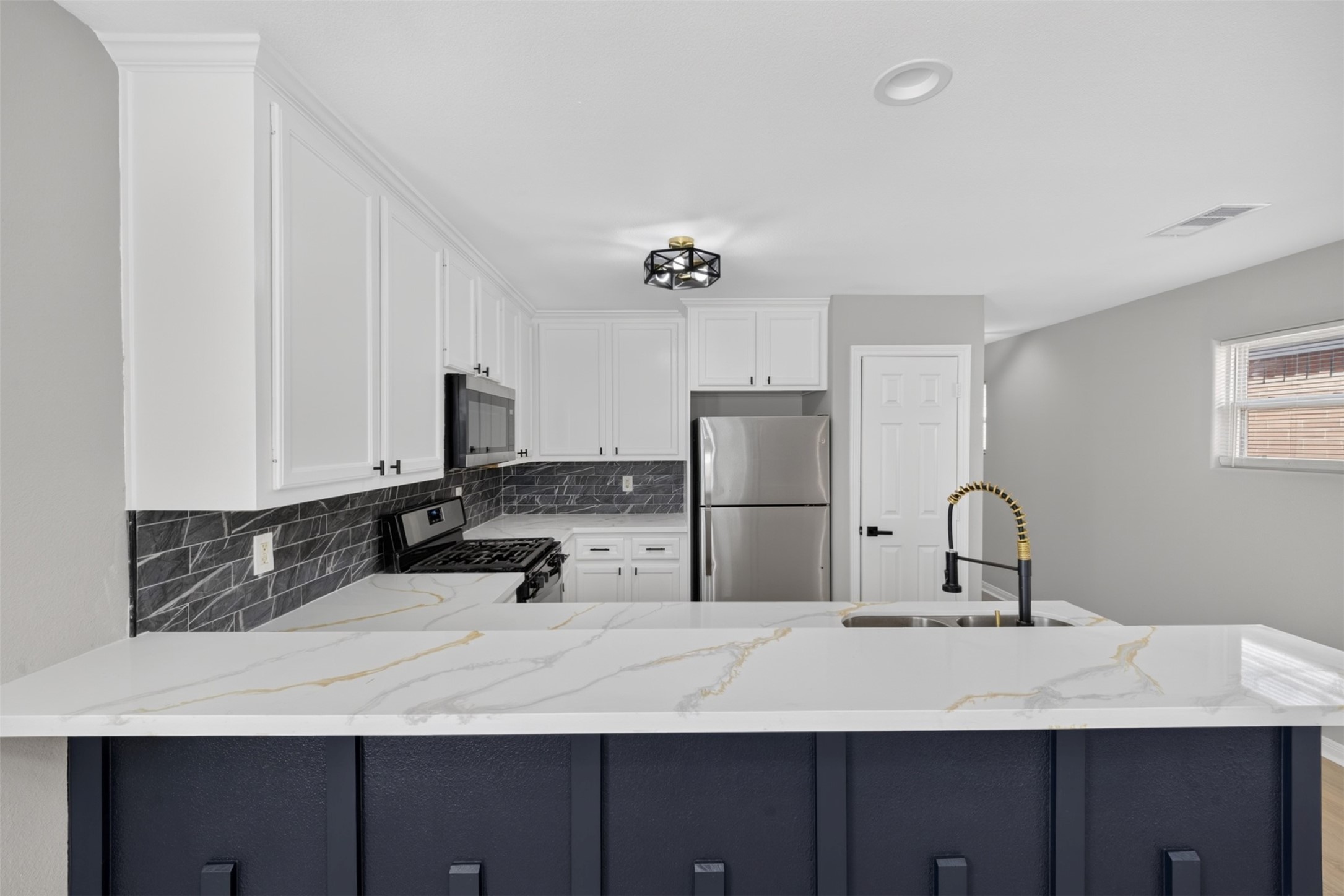 2917 Avenue M, Galveston, TX 77550 2917 Avenue M, Galveston, TX 77550