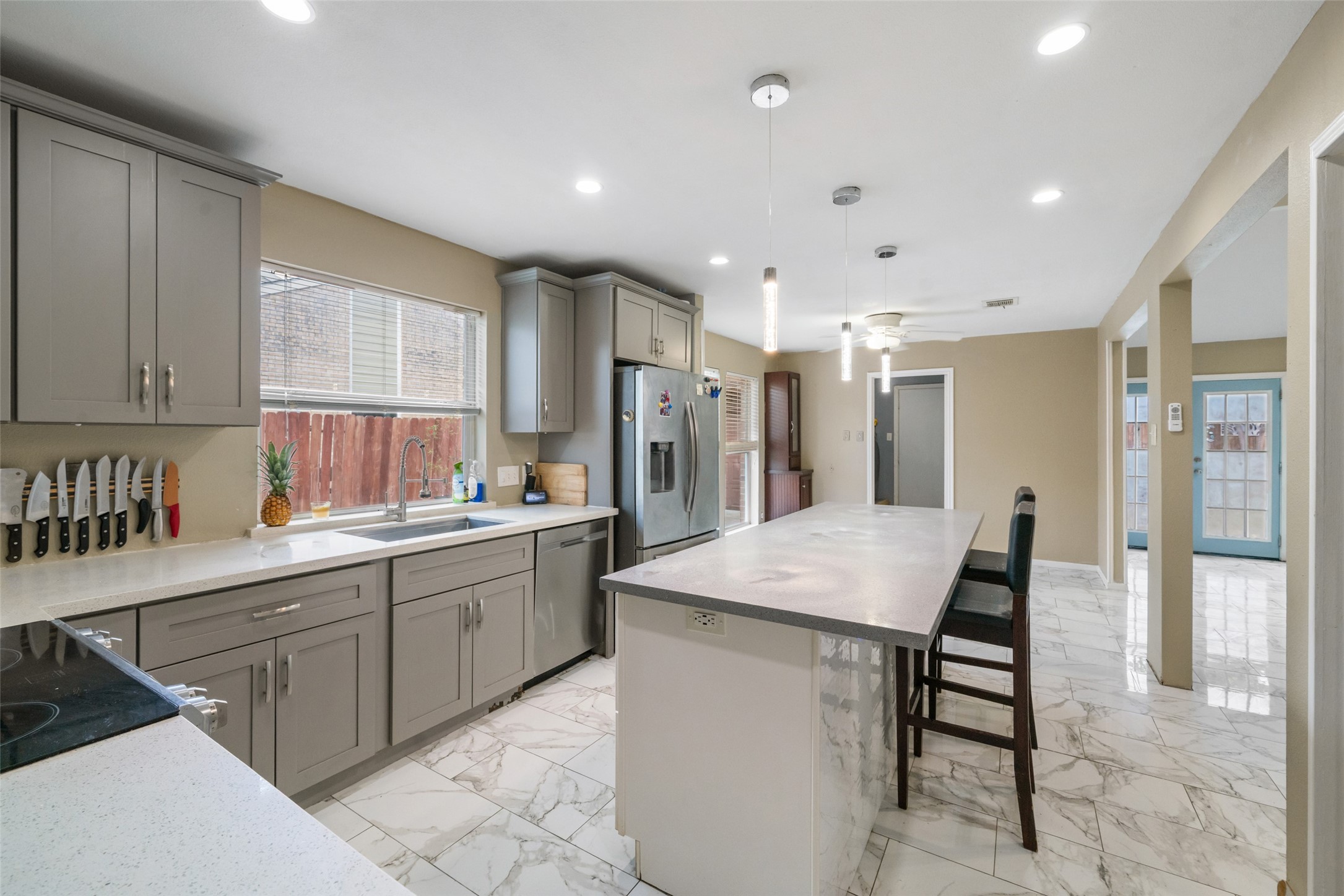 10831 Valley Hills Drive, Houston, TX 77071