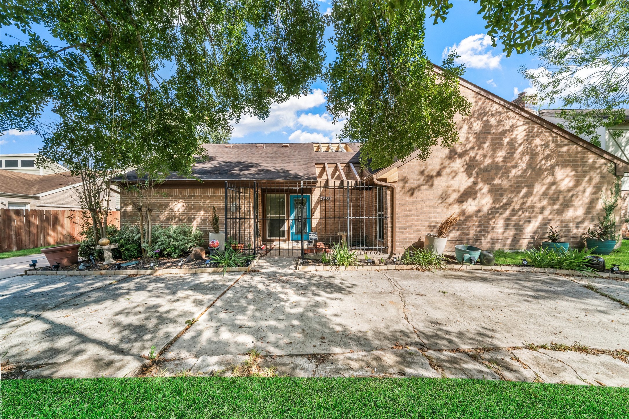 10831 Valley Hills Drive, Houston, TX 77071