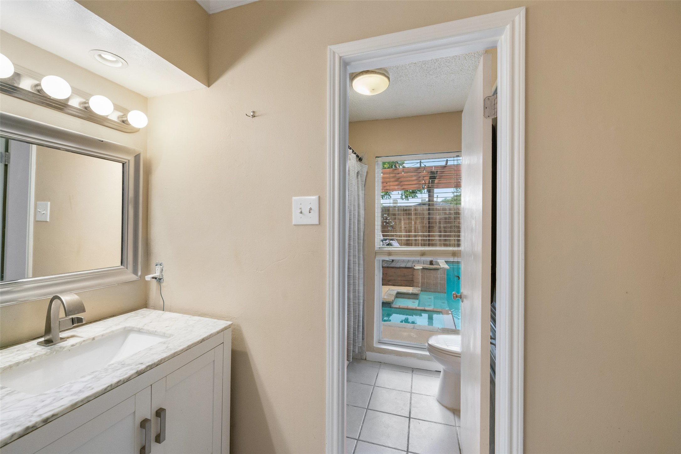 10831 Valley Hills Drive, Houston, TX 77071