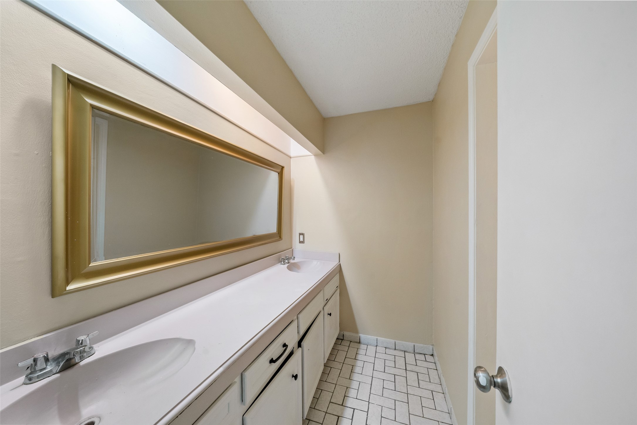 10831 Valley Hills Drive, Houston, TX 77071