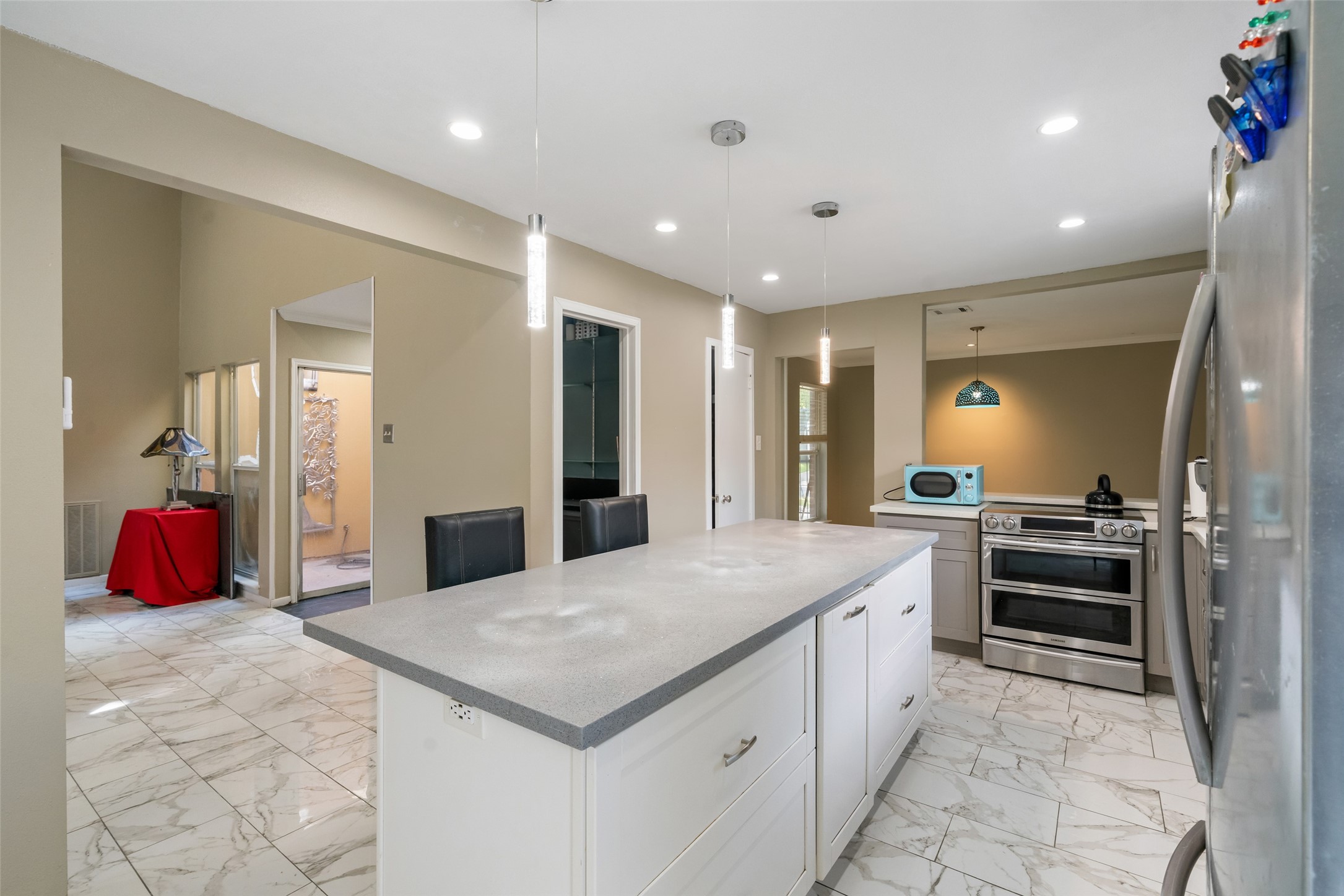 10831 Valley Hills Drive, Houston, TX 77071