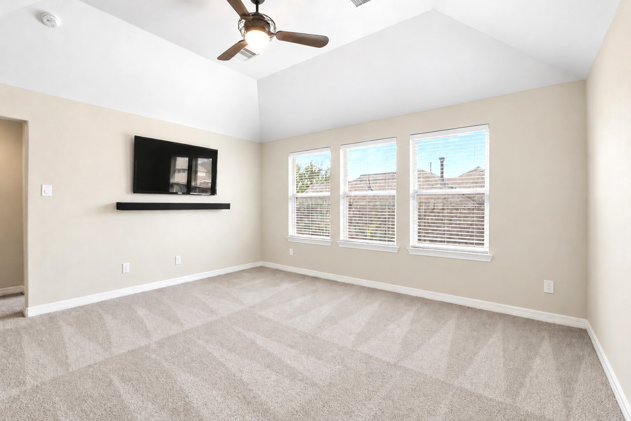 Brand new carpet whole house!