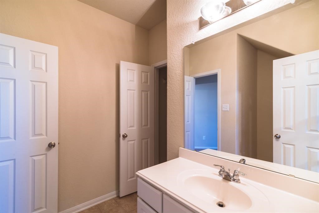 The shared bathroom for the three bedrooms