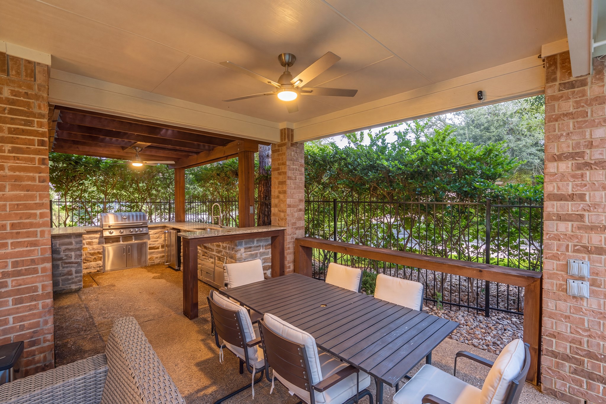 27 E Wolf Cabin Circle, Spring, TX 77389