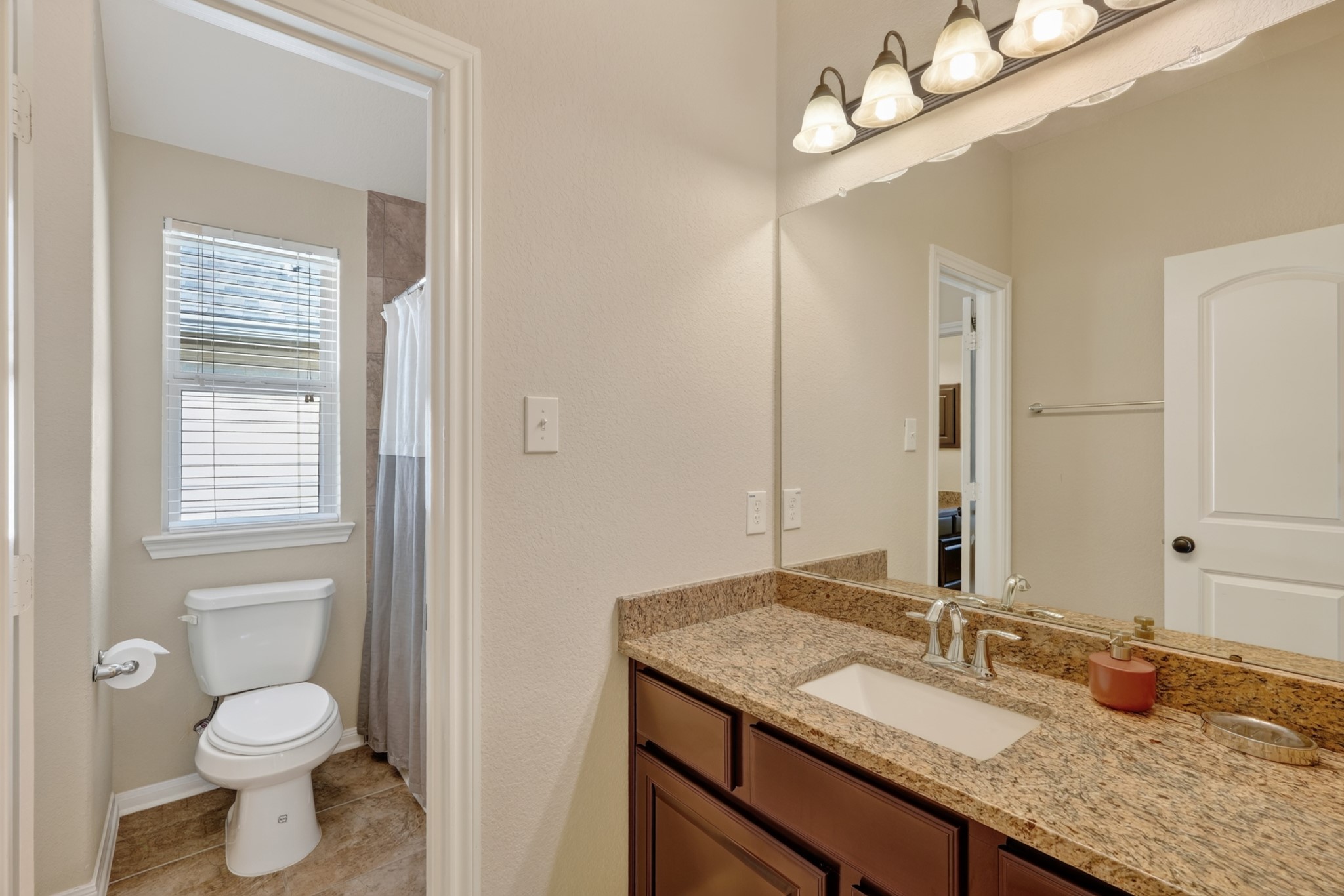 27 E Wolf Cabin Circle, Spring, TX 77389