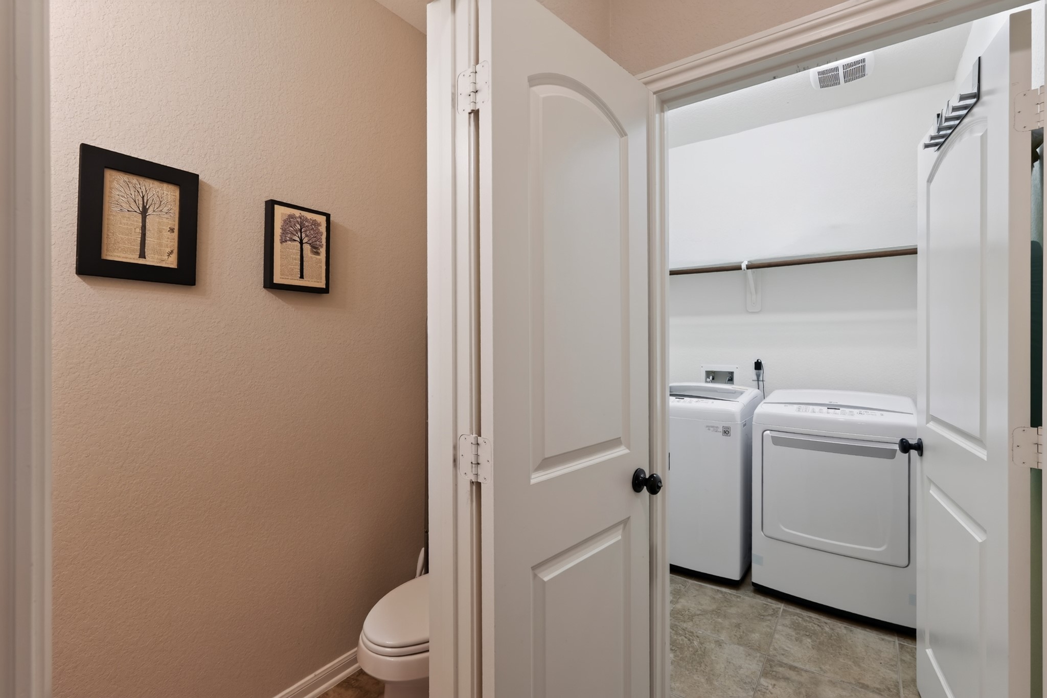 27 E Wolf Cabin Circle, Spring, TX 77389