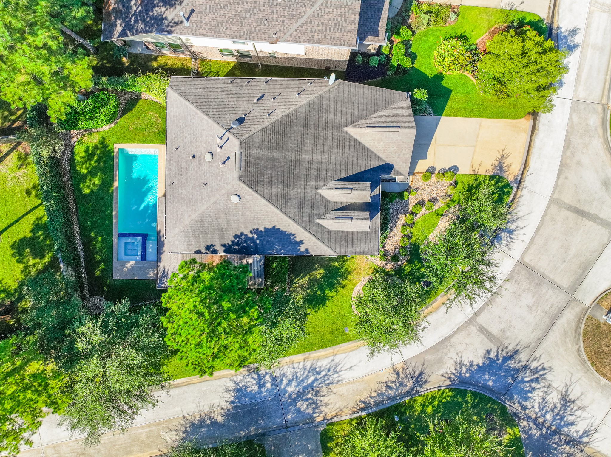 27 E Wolf Cabin Circle, Spring, TX 77389