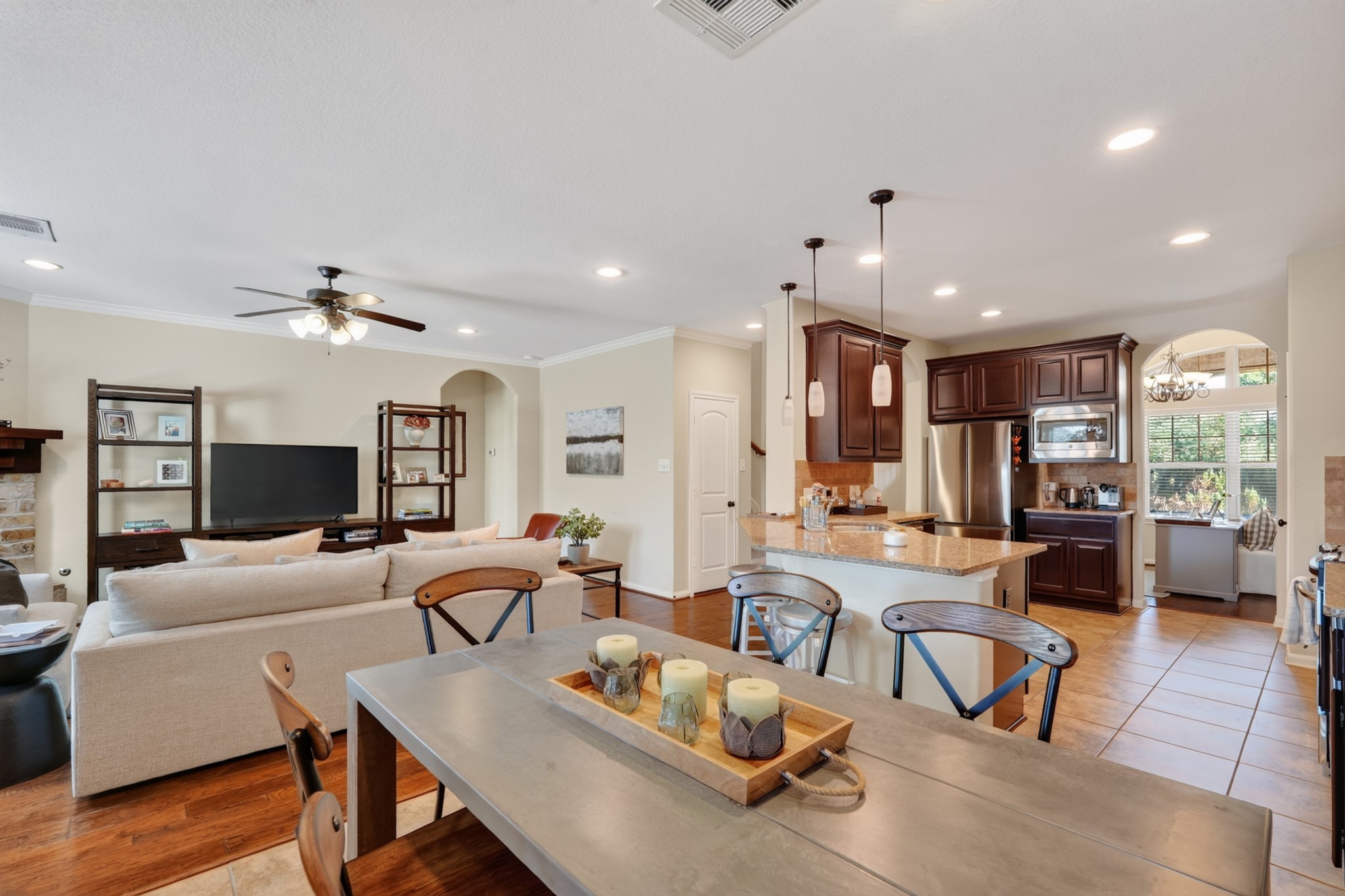 27 E Wolf Cabin Circle, Spring, TX 77389