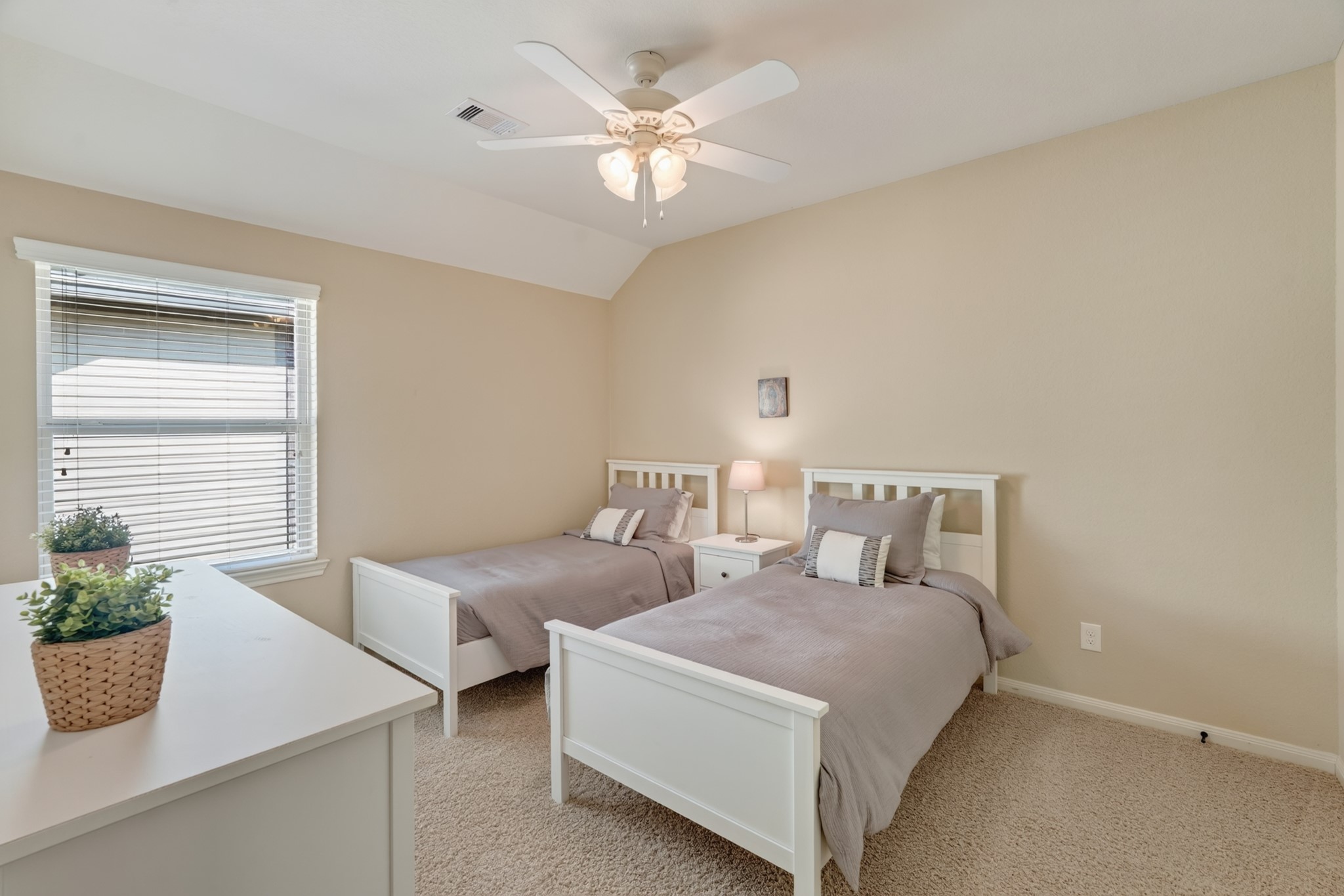 27 E Wolf Cabin Circle, Spring, TX 77389