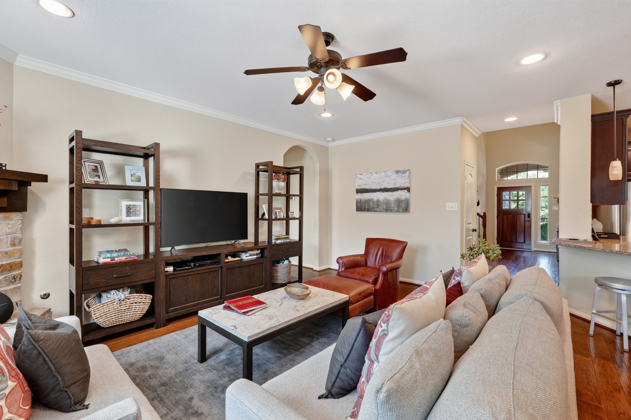 27 E Wolf Cabin Circle, Spring, TX 77389