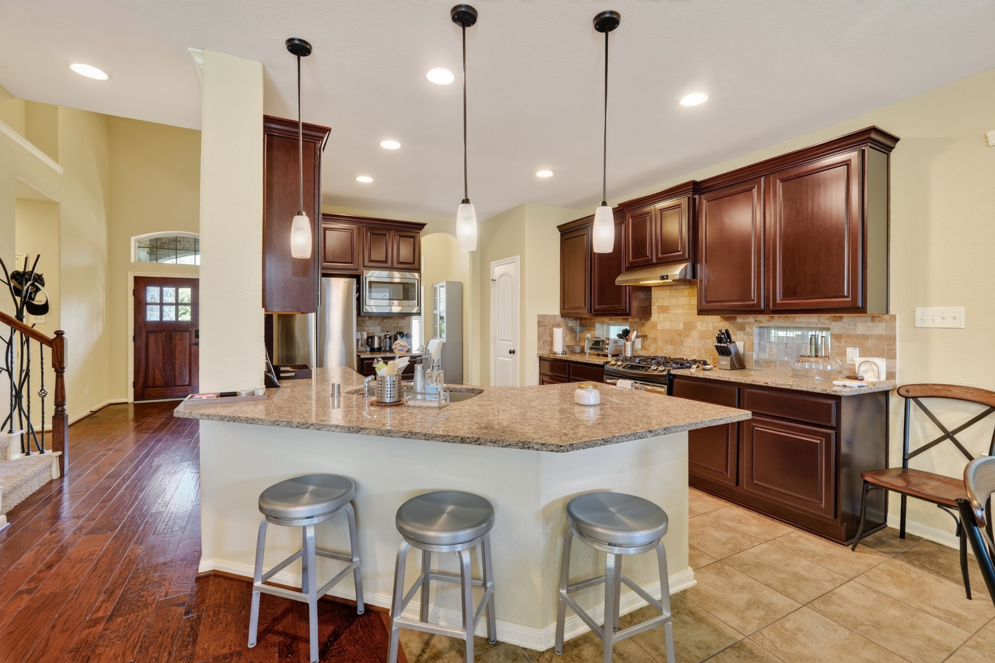 27 E Wolf Cabin Circle, Spring, TX 77389