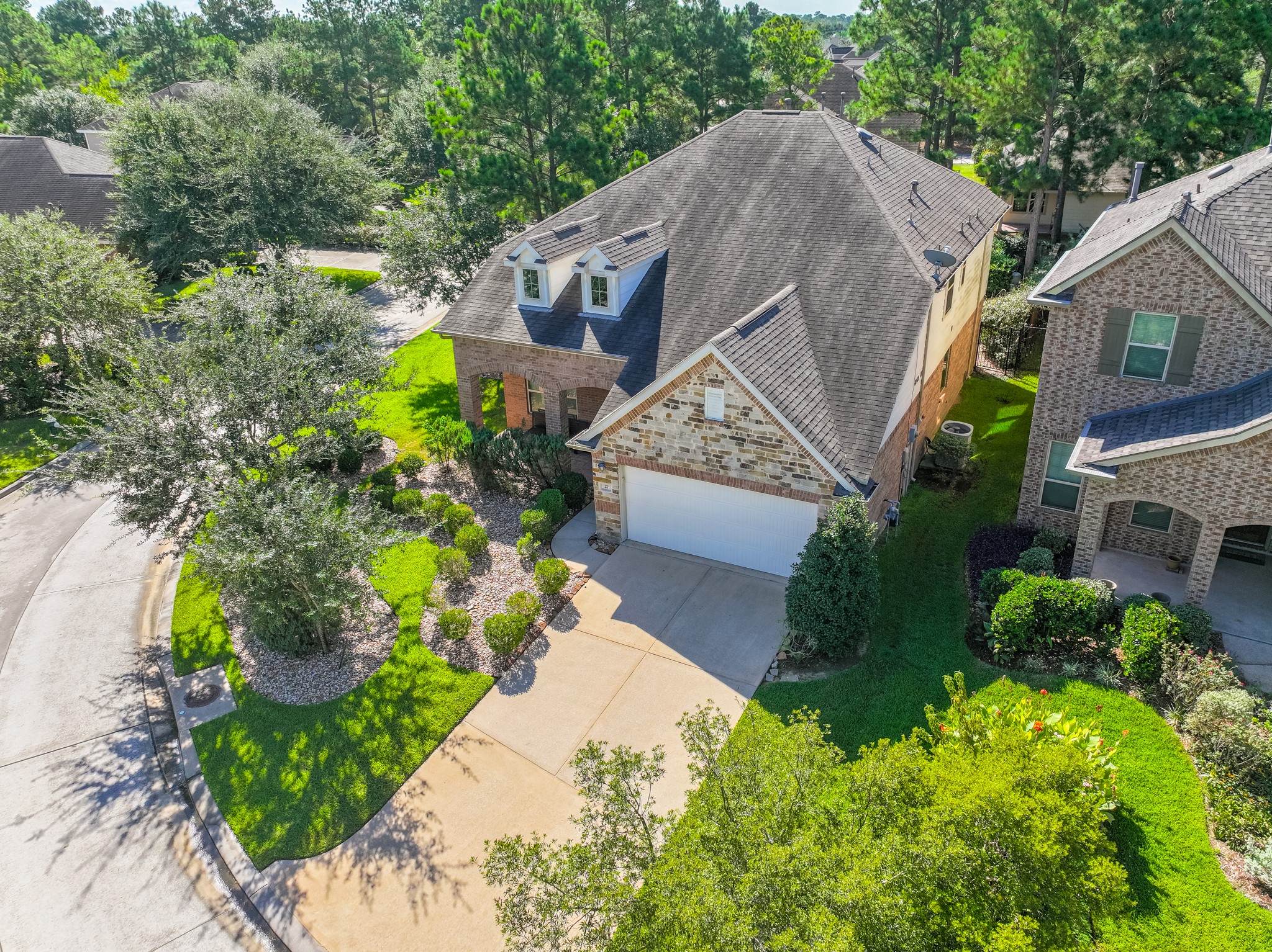 27 E Wolf Cabin Circle, Spring, TX 77389