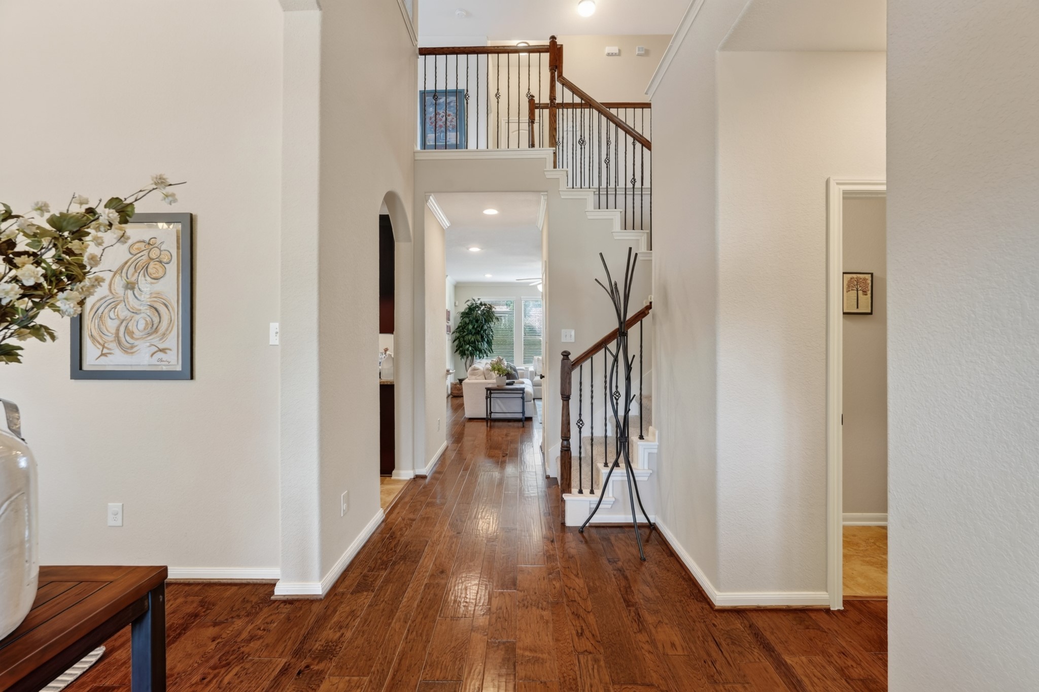 27 E Wolf Cabin Circle, Spring, TX 77389